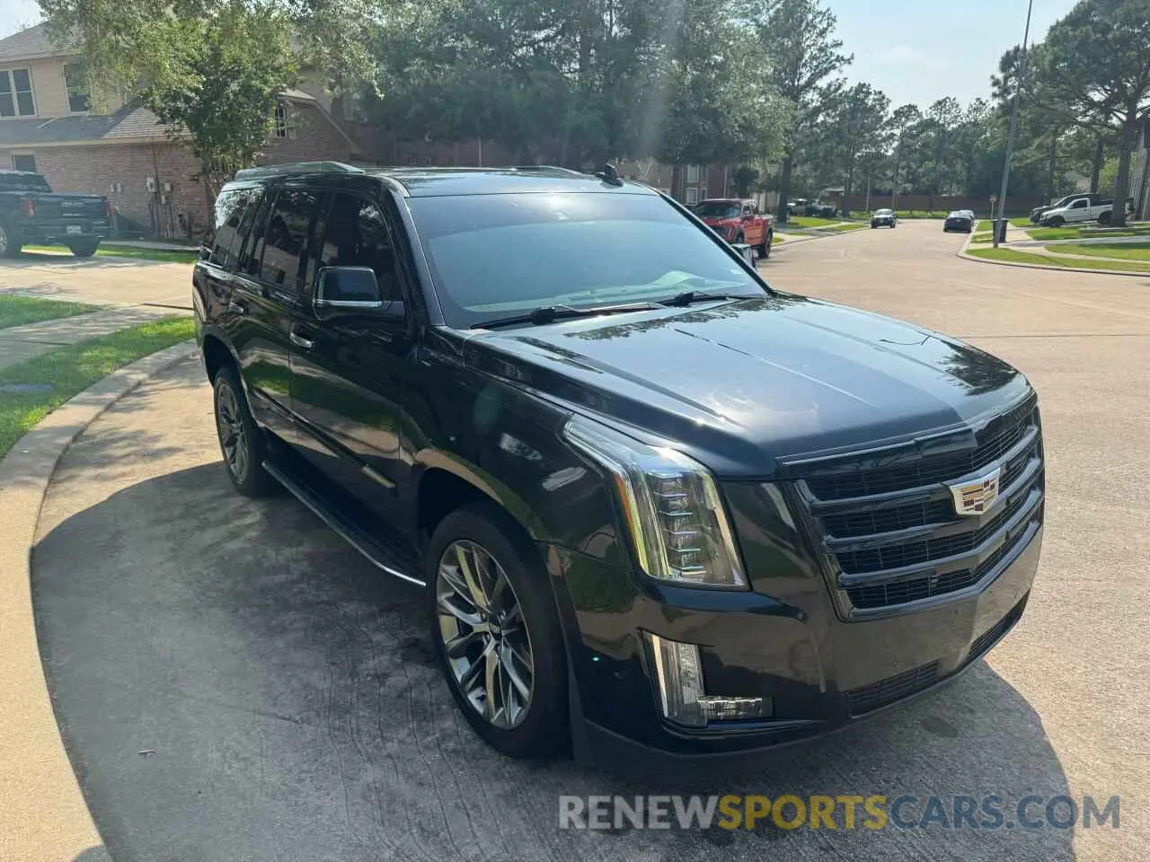 1 Photograph of a damaged car 1GYS4CKJ3LR160632 CADILLAC ESCALADE 2020