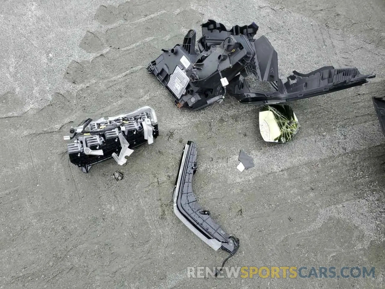 13 Photograph of a damaged car 1GYS4CKJ6LR304822 CADILLAC ESCALADE 2020