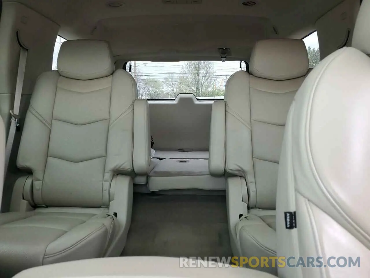 10 Photograph of a damaged car 1GYS4CKJ7LR156518 CADILLAC ESCALADE 2020