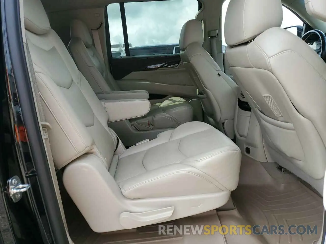 11 Photograph of a damaged car 1GYS4HKJ5LR208600 CADILLAC ESCALADE 2020