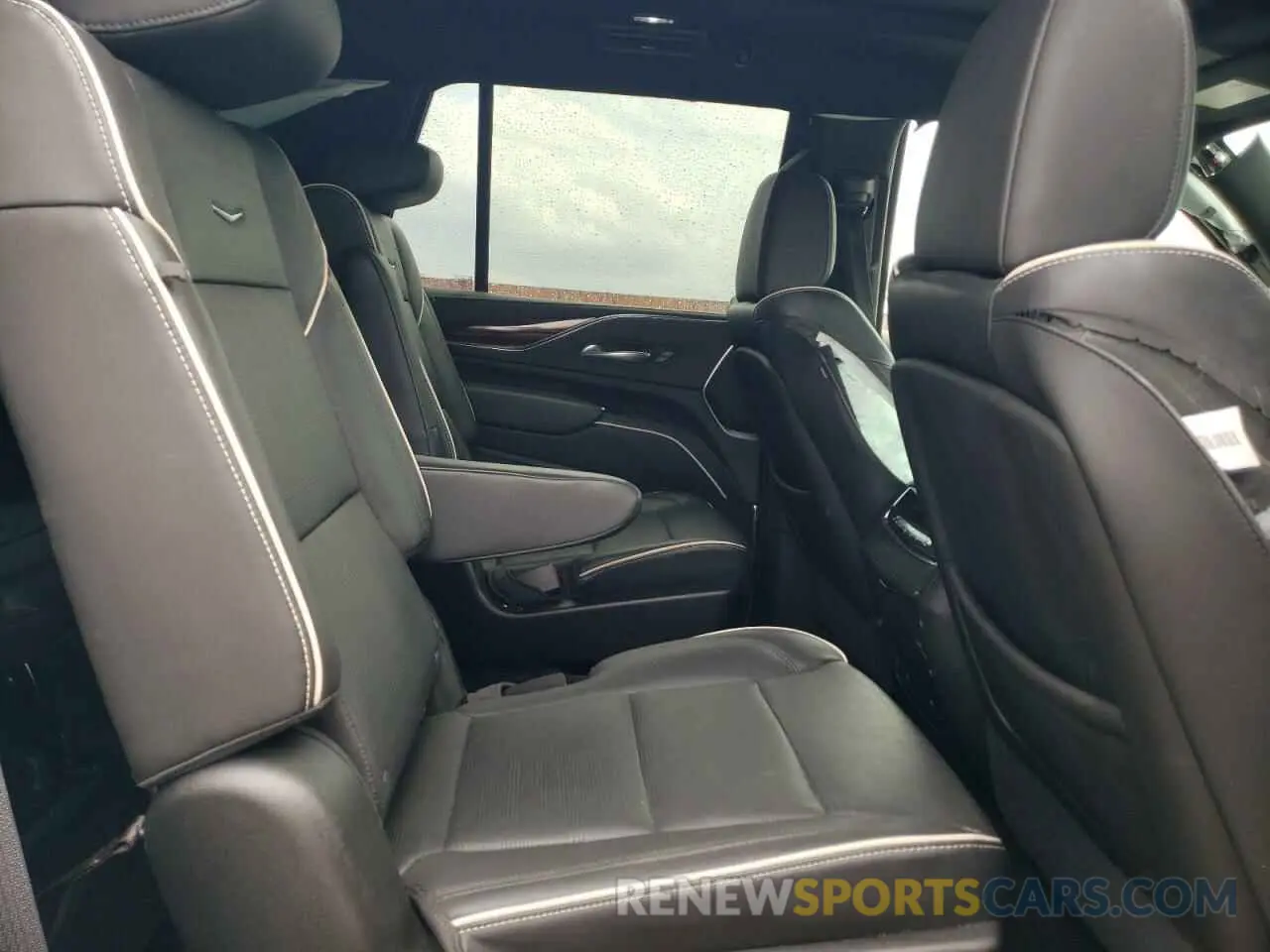 11 Photograph of a damaged car 1GYS3BKL1MR253813 CADILLAC ESCALADE 2021