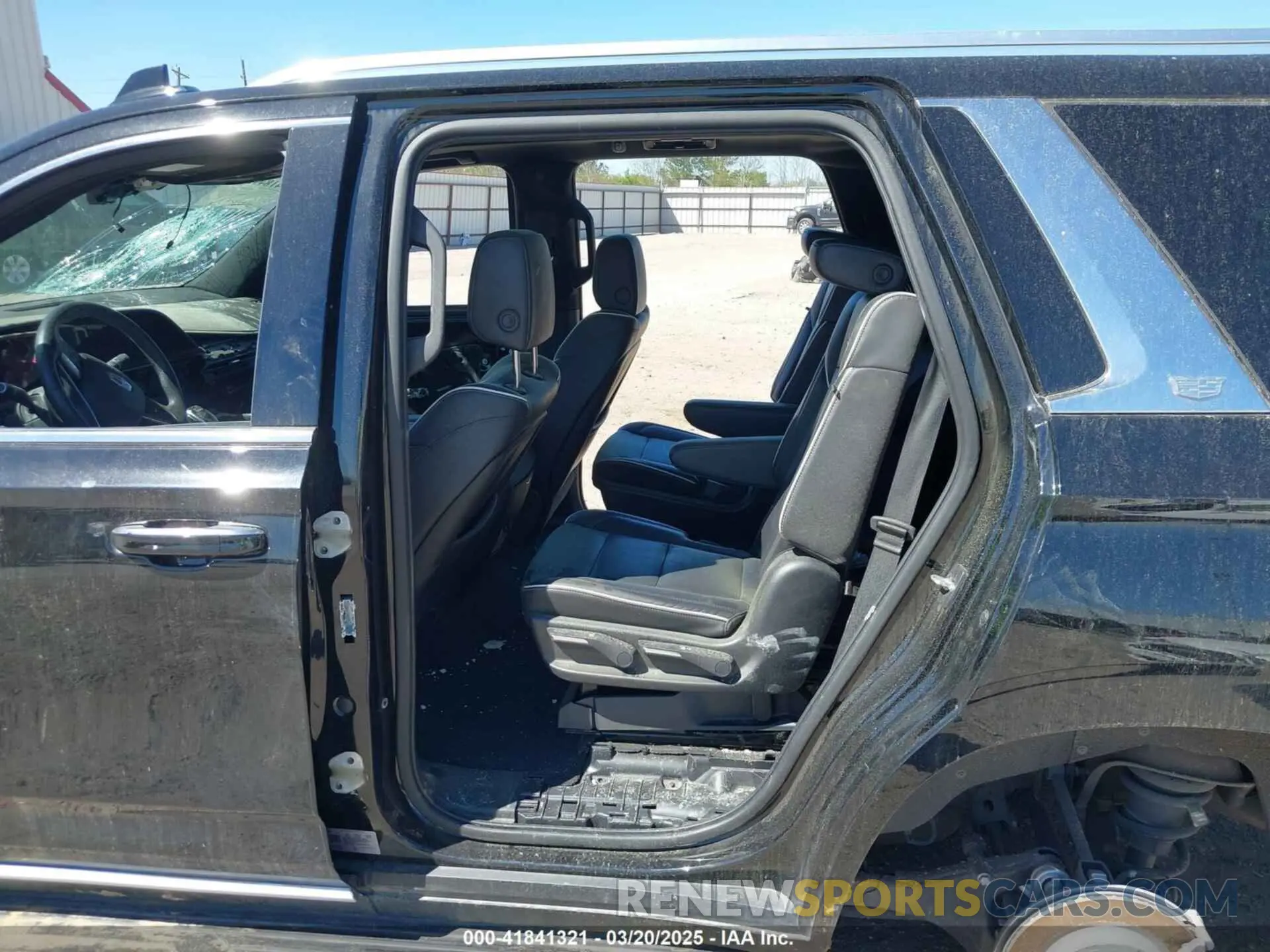 17 Photograph of a damaged car 1GYS3BKL2MR462218 CADILLAC ESCALADE 2021