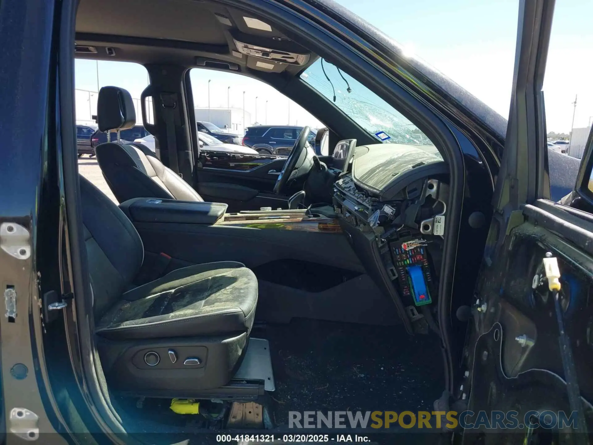 5 Photograph of a damaged car 1GYS3BKL2MR462218 CADILLAC ESCALADE 2021