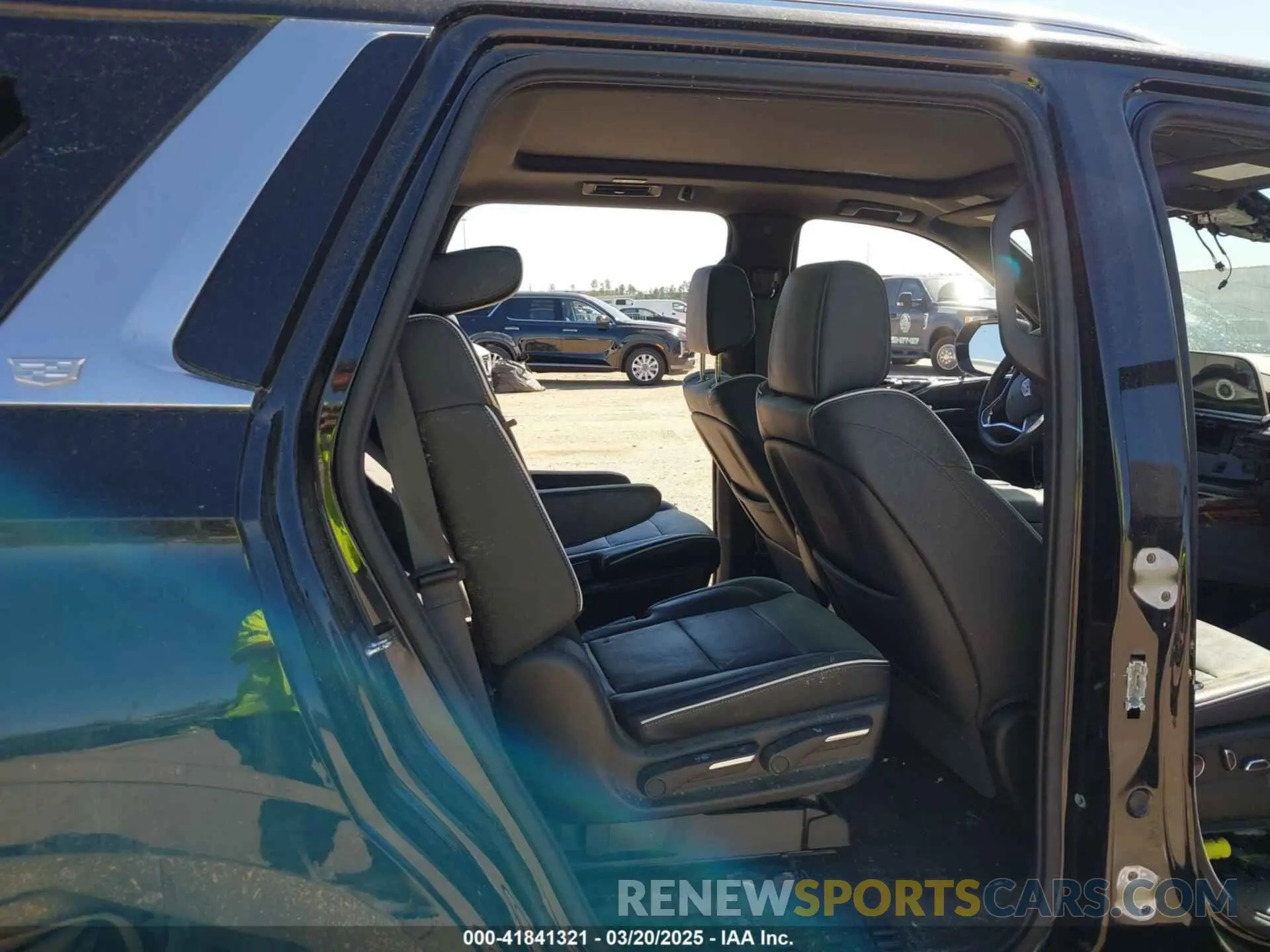 8 Photograph of a damaged car 1GYS3BKL2MR462218 CADILLAC ESCALADE 2021