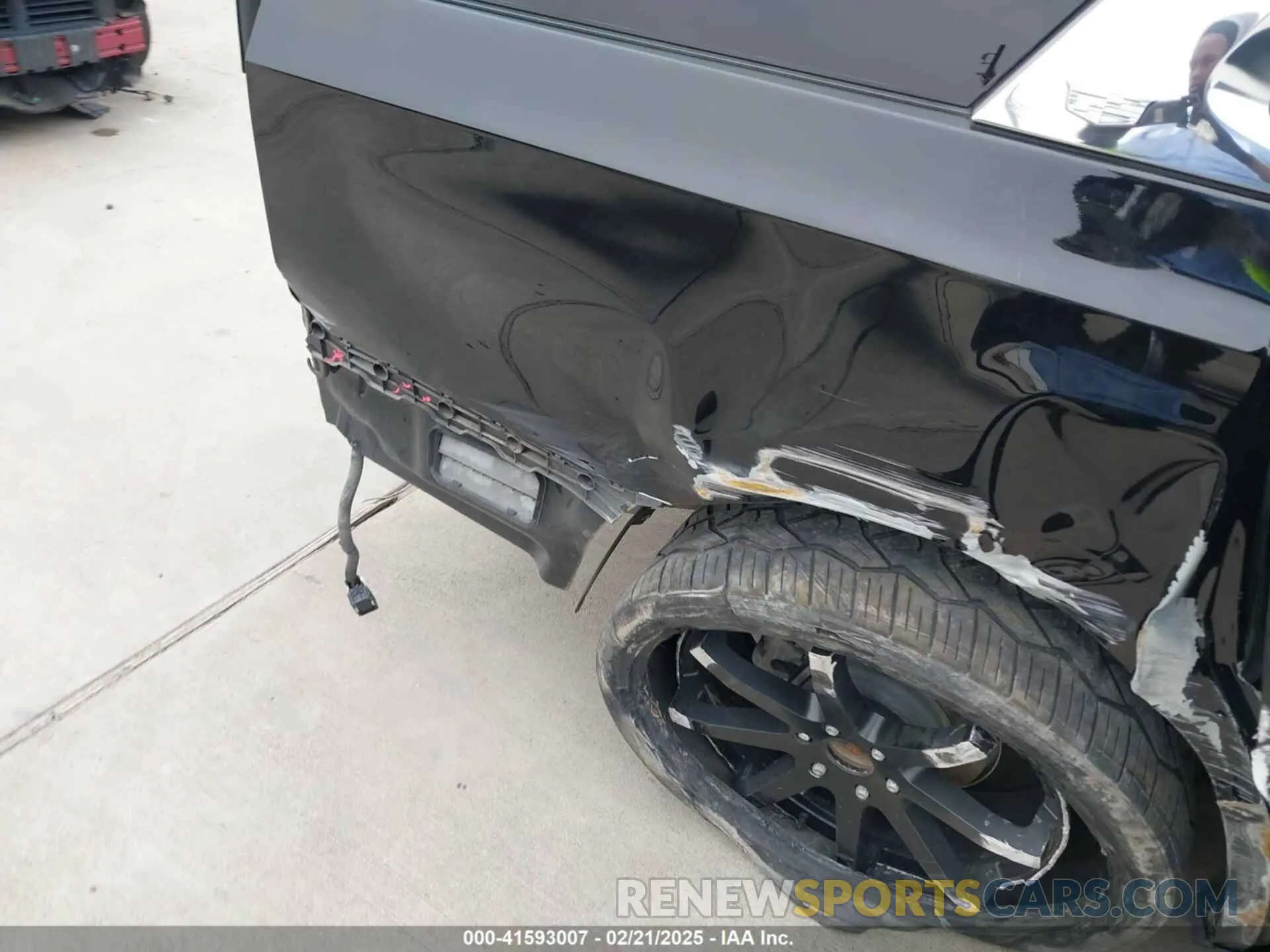 19 Photograph of a damaged car 1GYS3CKL2MR163981 CADILLAC ESCALADE 2021