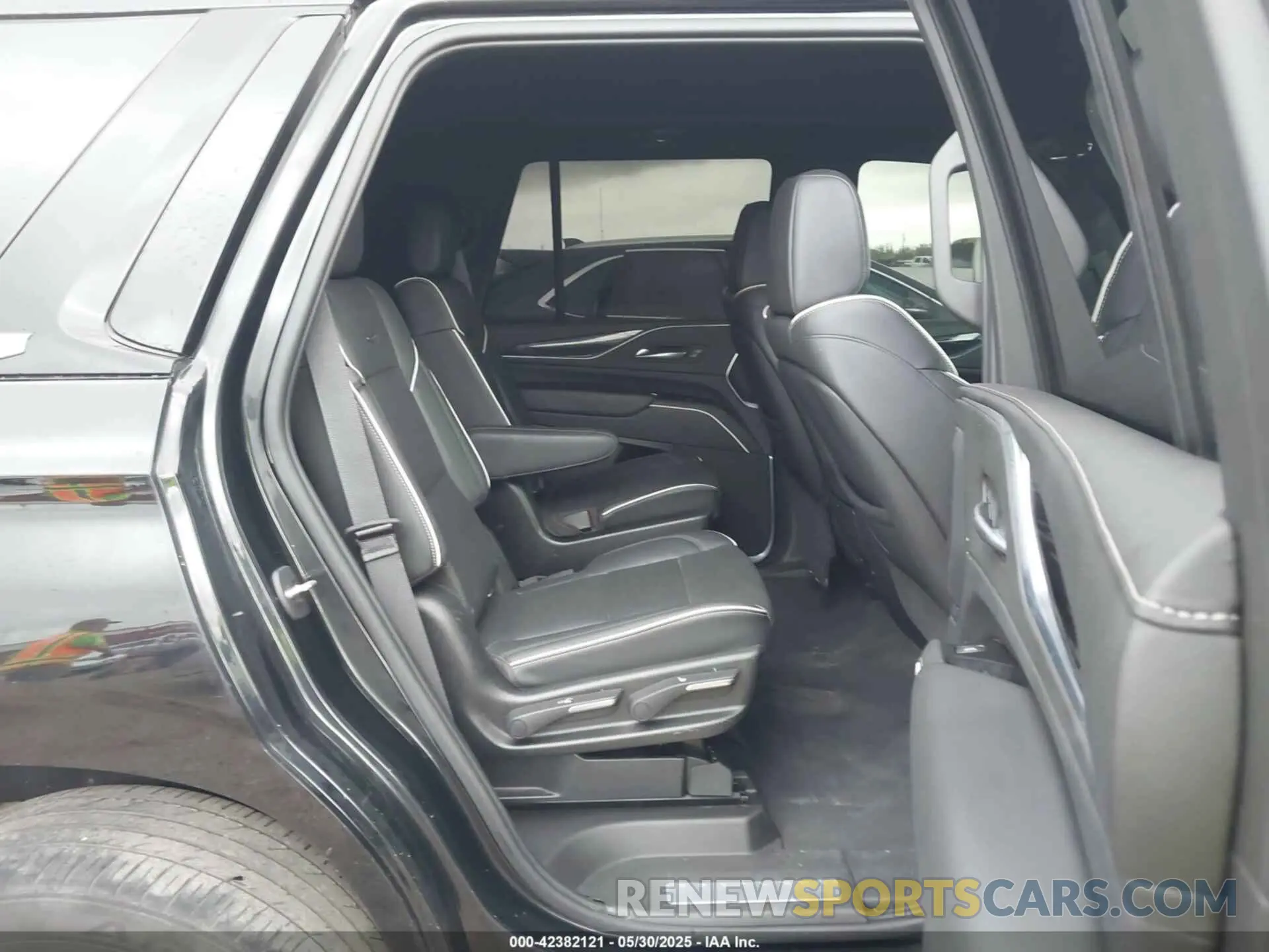 8 Photograph of a damaged car 1GYS3EKL5MR214207 CADILLAC ESCALADE 2021