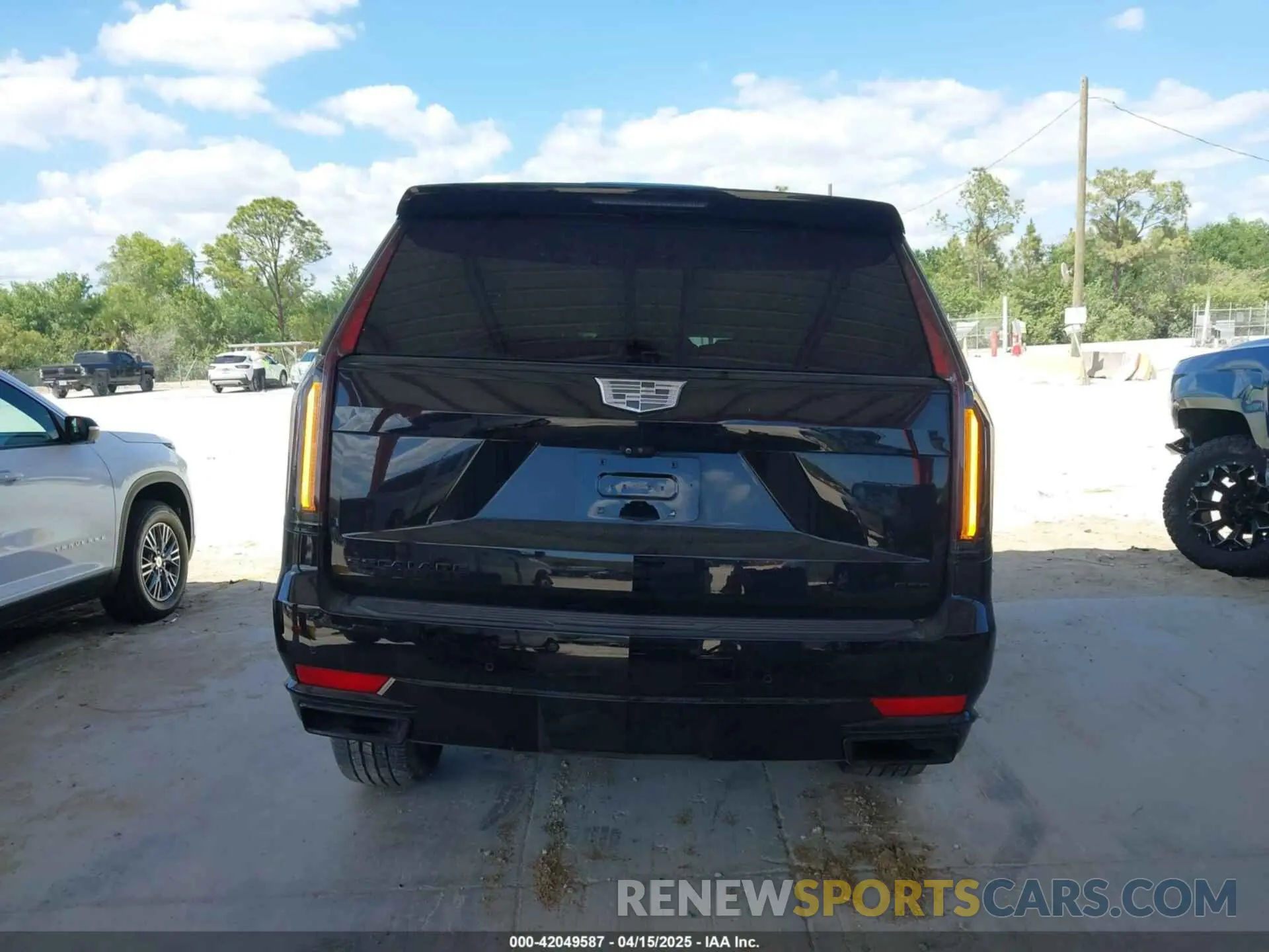 16 Photograph of a damaged car 1GYS3FKL3MR216155 CADILLAC ESCALADE 2021