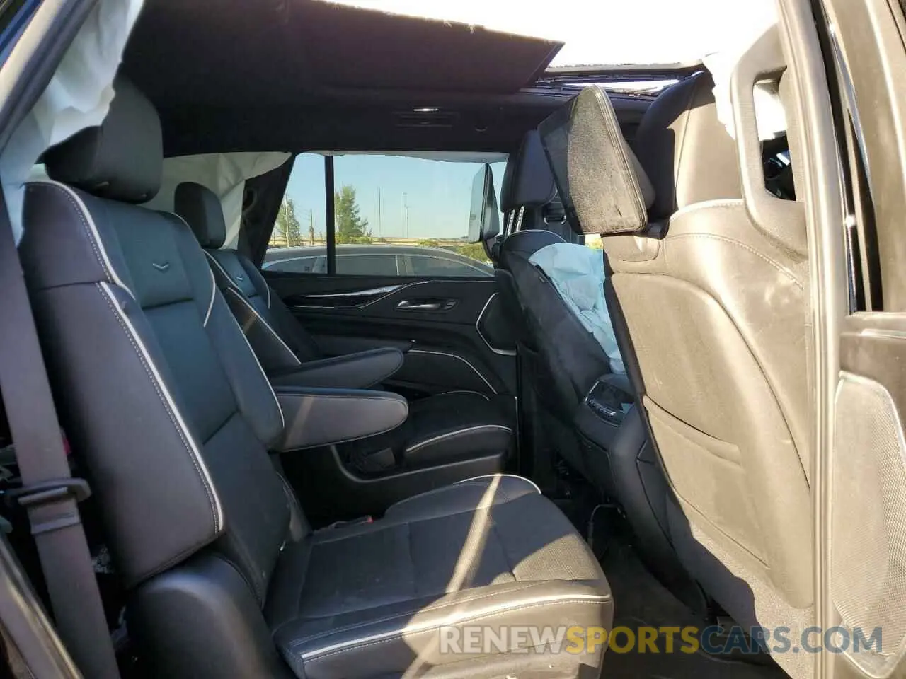 10 Photograph of a damaged car 1GYS3FKL4MR482588 CADILLAC ESCALADE 2021