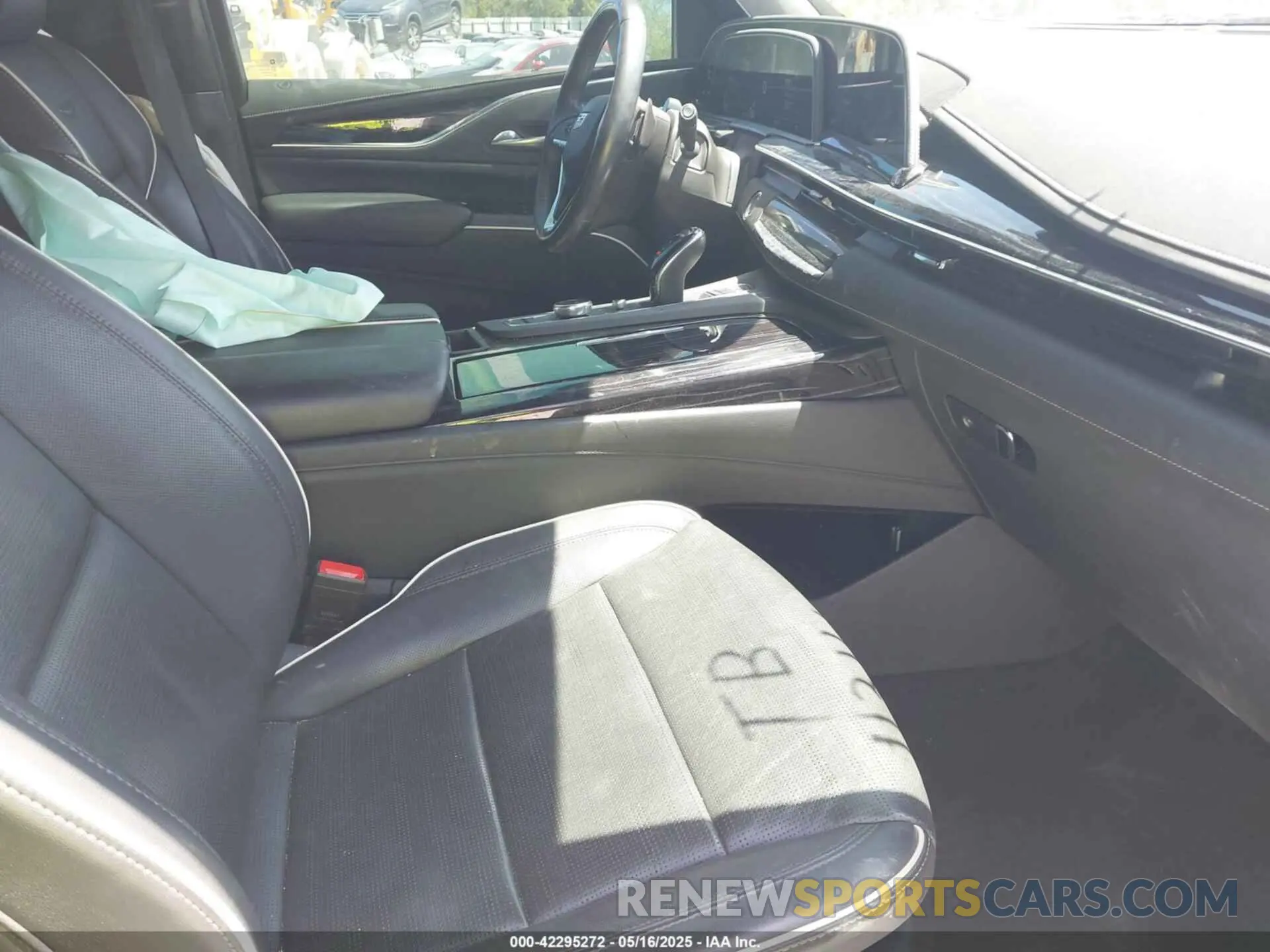 5 Photograph of a damaged car 1GYS3FKL8MR390593 CADILLAC ESCALADE 2021