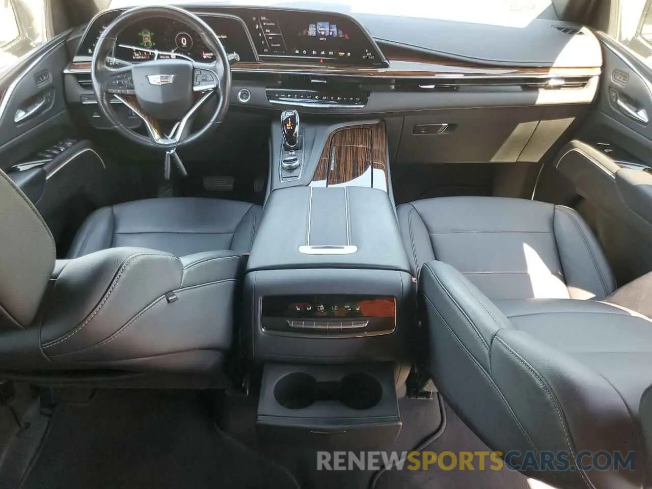 8 Photograph of a damaged car 1GYS3JKL6MR386853 CADILLAC ESCALADE 2021
