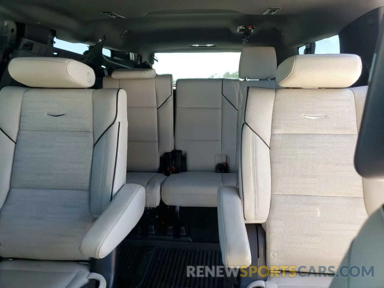 10 Photograph of a damaged car 1GYS3NKLXMR137785 CADILLAC ESCALADE 2021