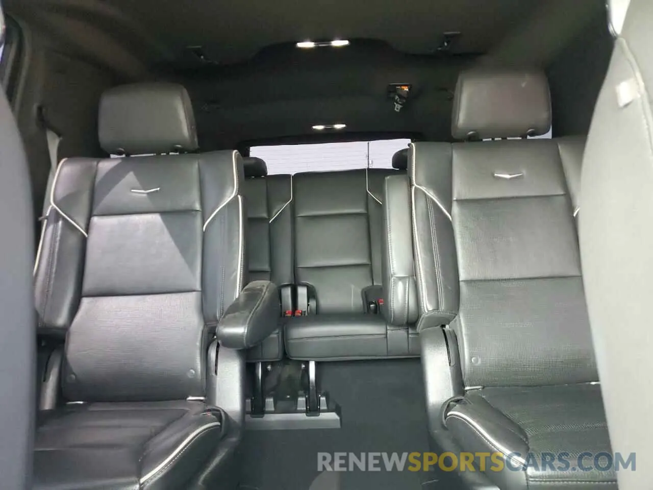 10 Photograph of a damaged car 1GYS3PKL2MR365209 CADILLAC ESCALADE 2021