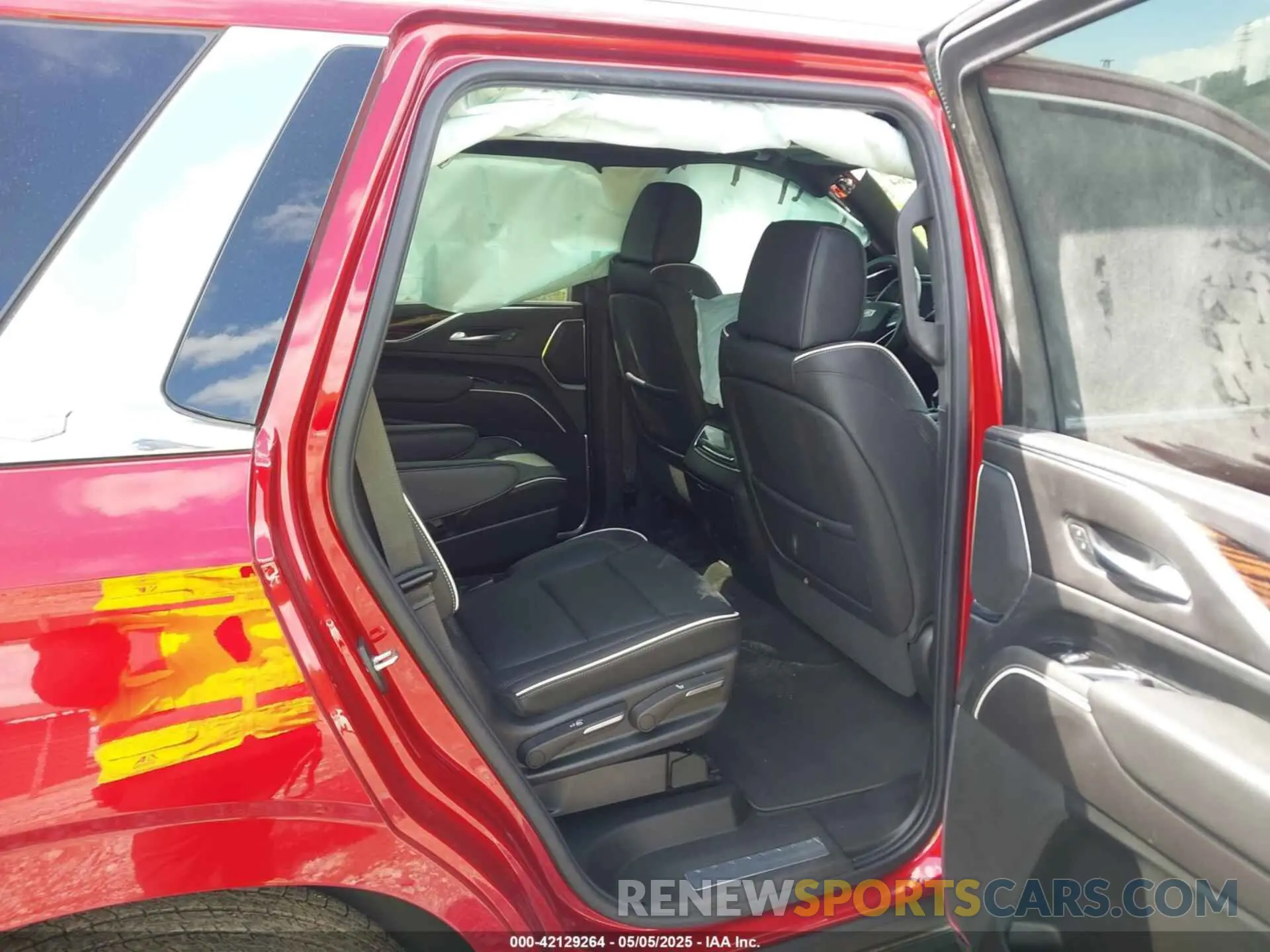 8 Photograph of a damaged car 1GYS4BKL6MR453583 CADILLAC ESCALADE 2021