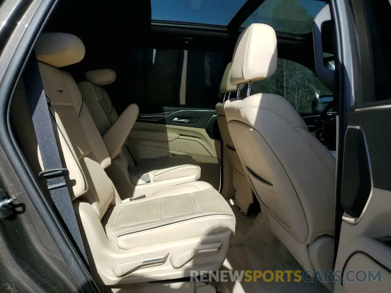 11 Photograph of a damaged car 1GYS4CKL6MR249968 CADILLAC ESCALADE 2021