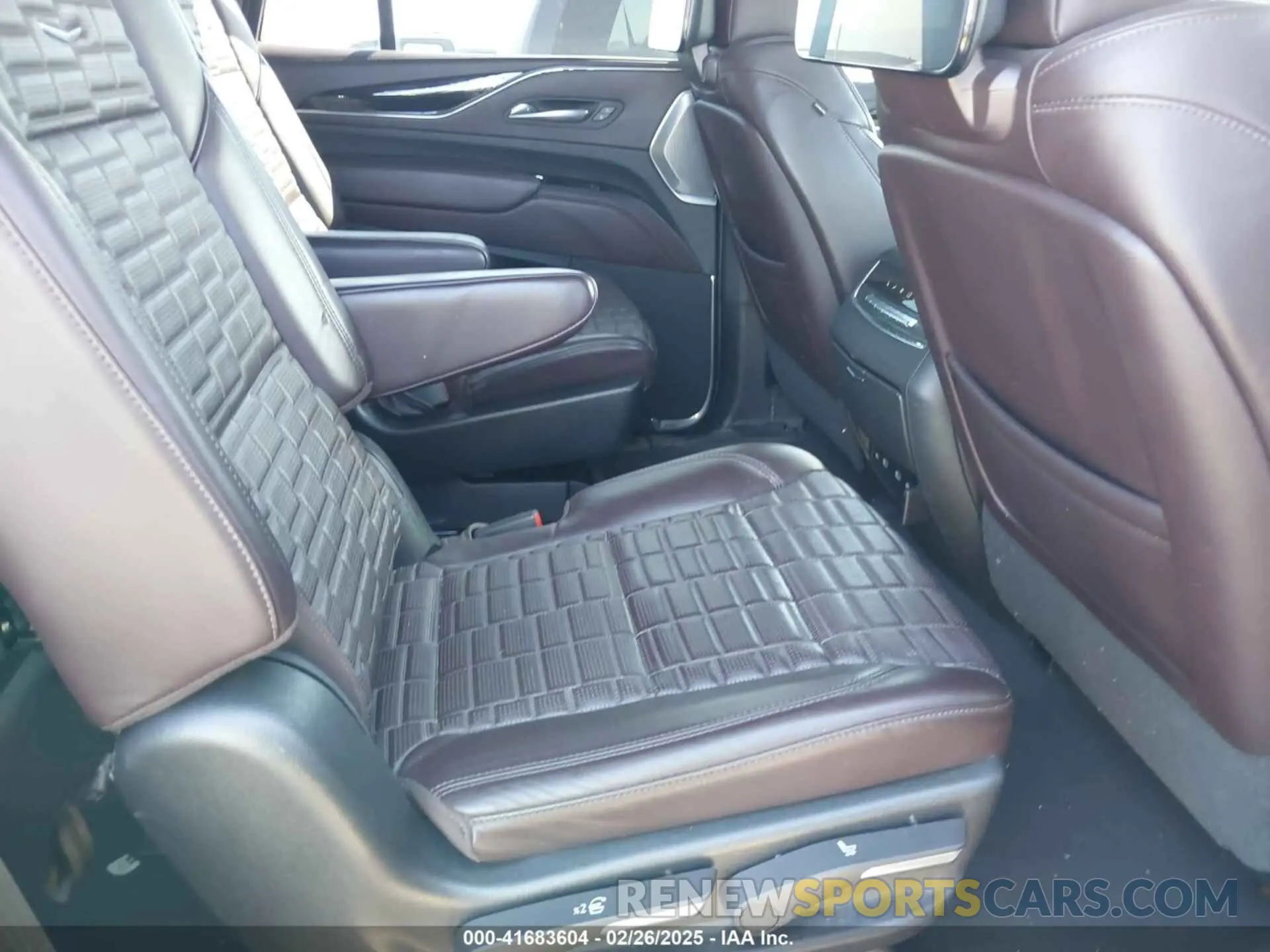 8 Photograph of a damaged car 1GYS4DKL7MR370983 CADILLAC ESCALADE 2021