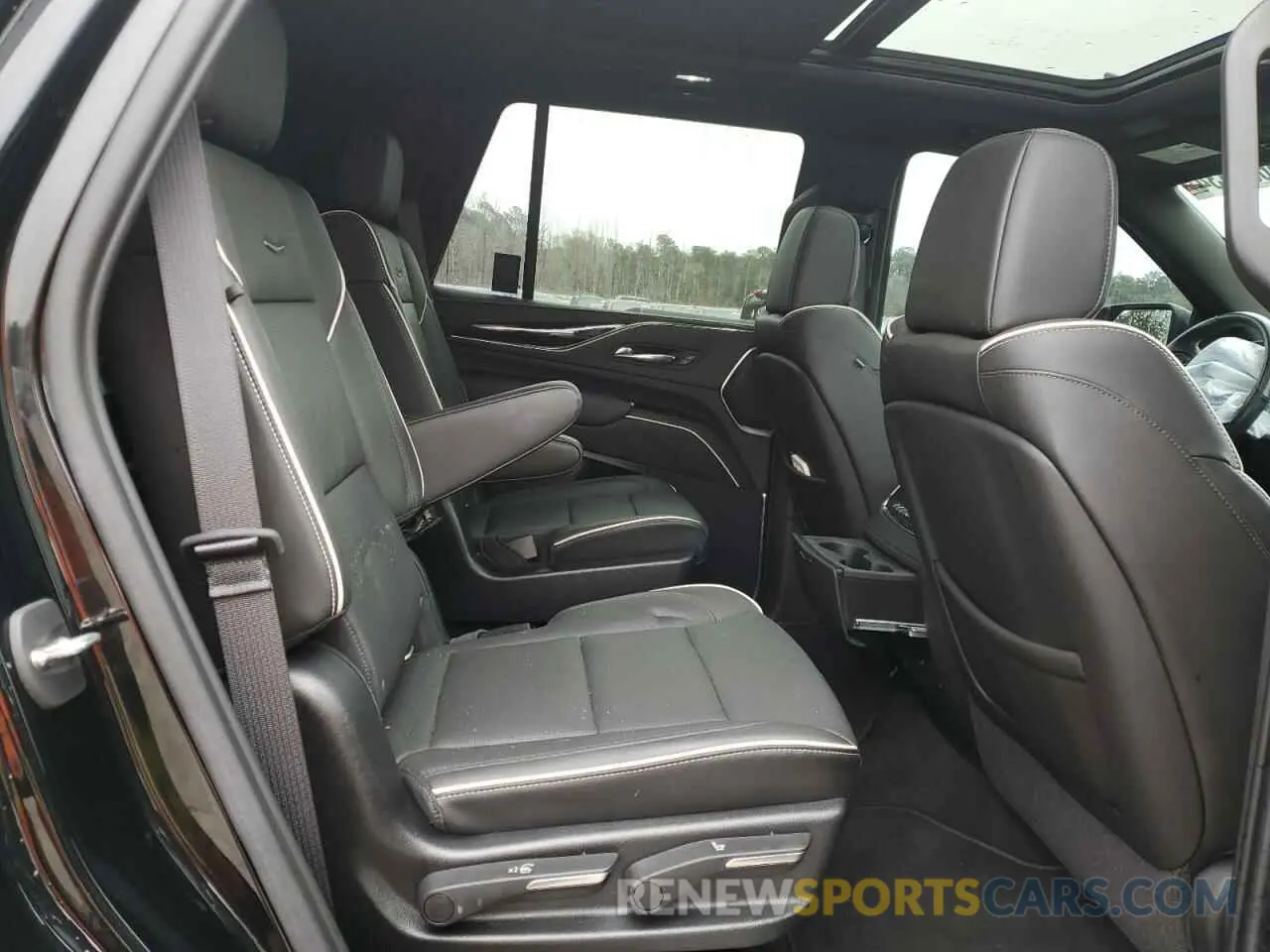 11 Photograph of a damaged car 1GYS4EKL5MR317902 CADILLAC ESCALADE 2021