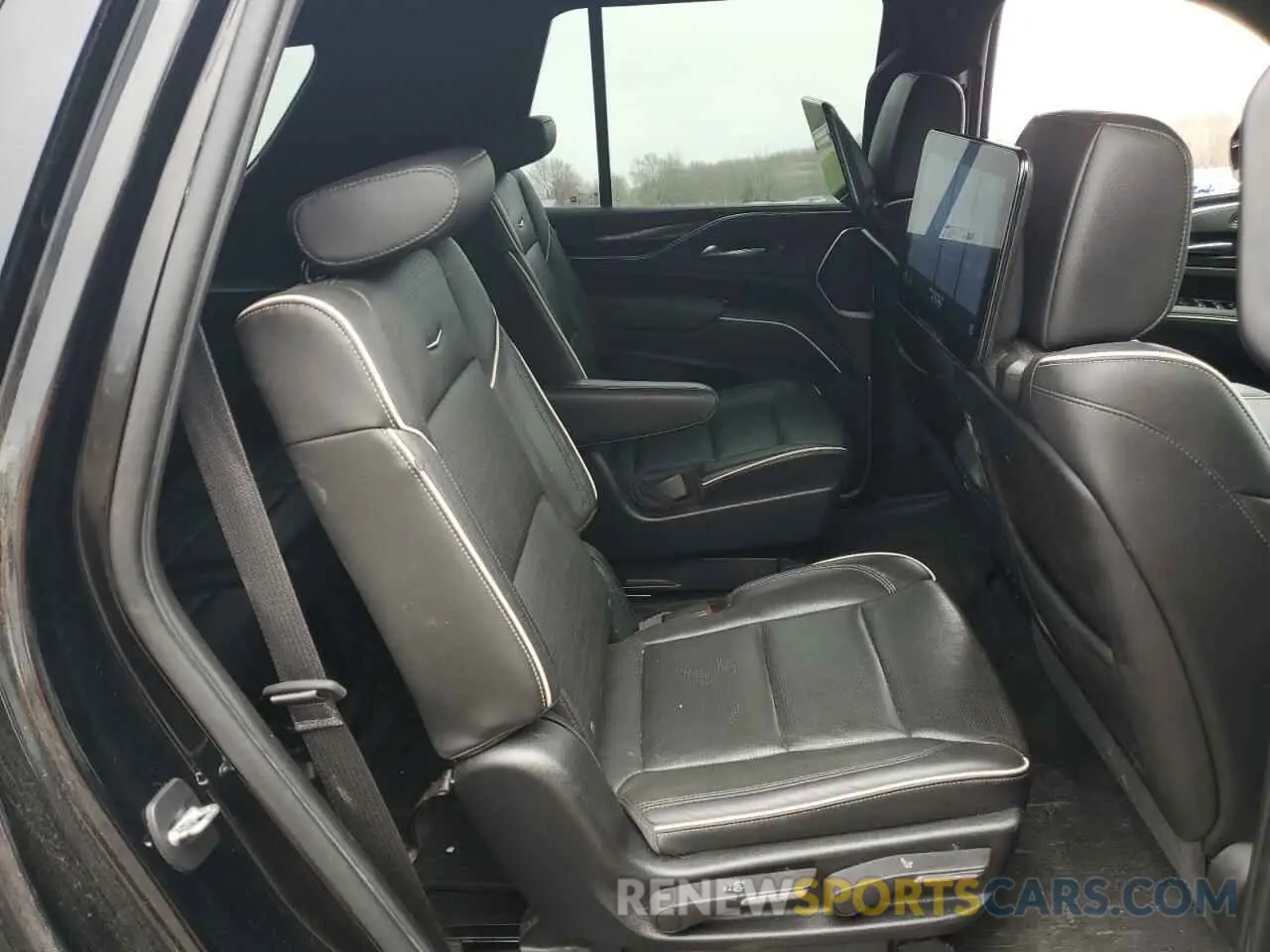11 Photograph of a damaged car 1GYS4FKL0MR408940 CADILLAC ESCALADE 2021