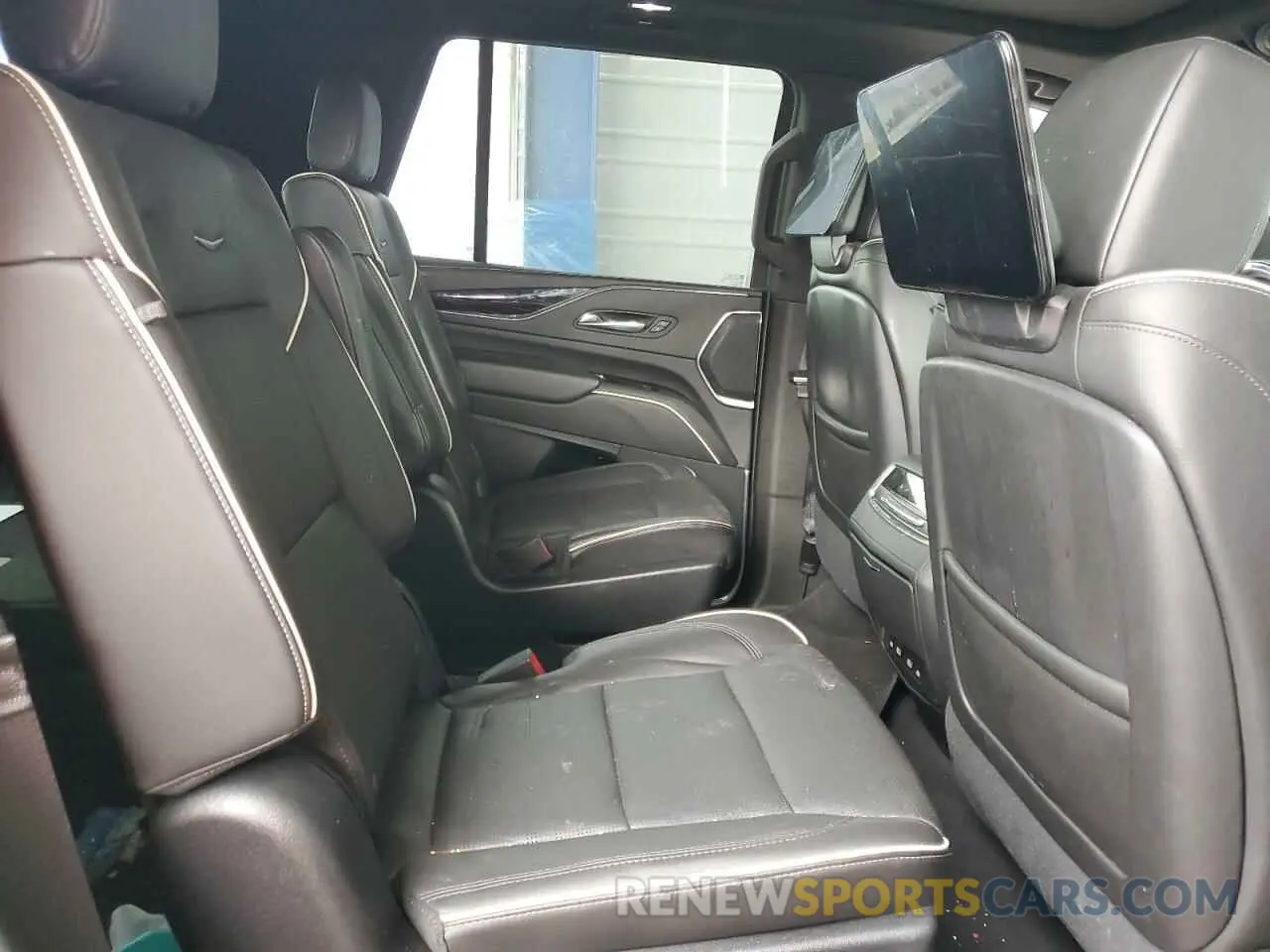 10 Photograph of a damaged car 1GYS4FKL8MR304647 CADILLAC ESCALADE 2021