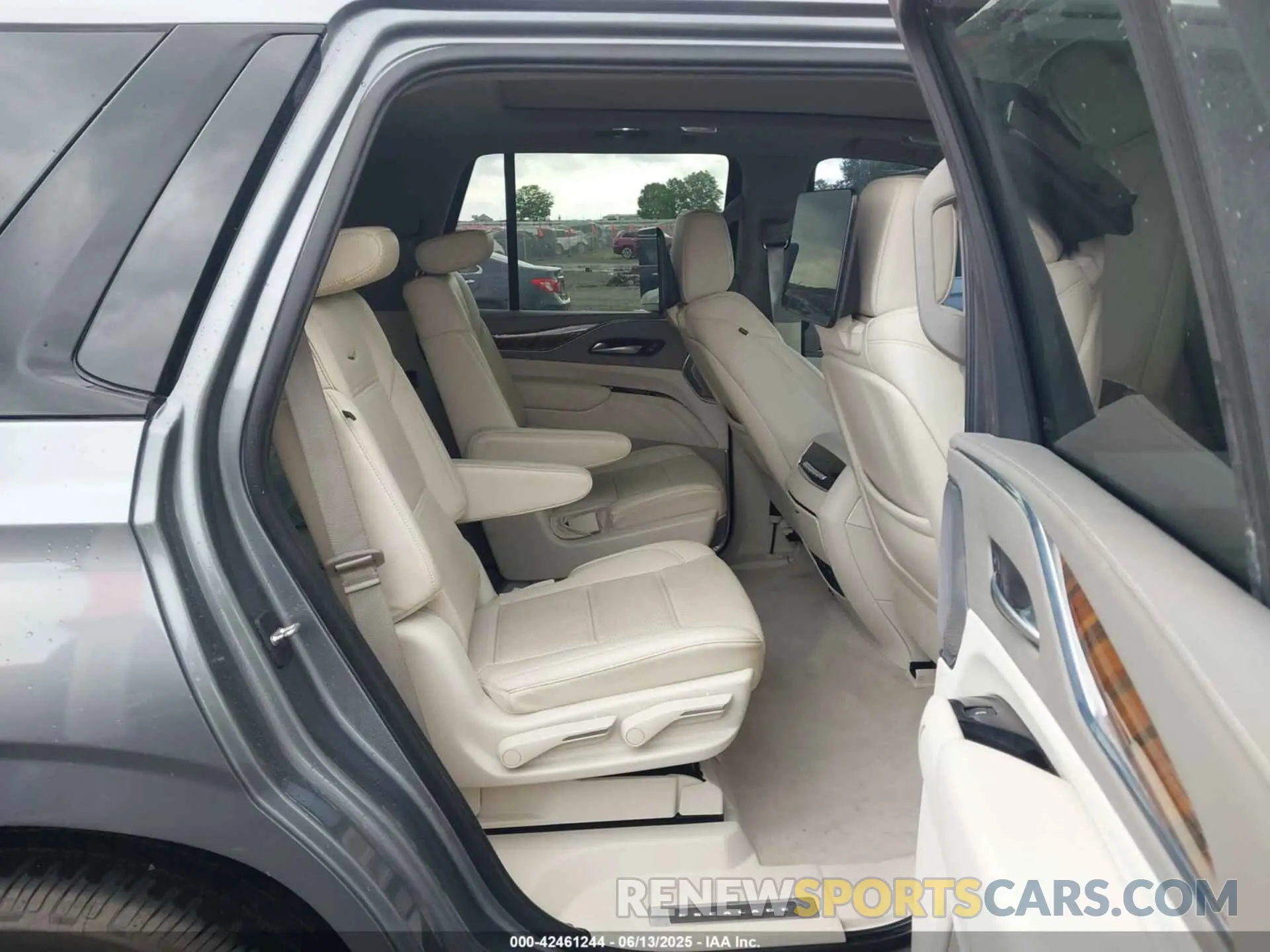 8 Photograph of a damaged car 1GYS4GKL0MR240173 CADILLAC ESCALADE 2021