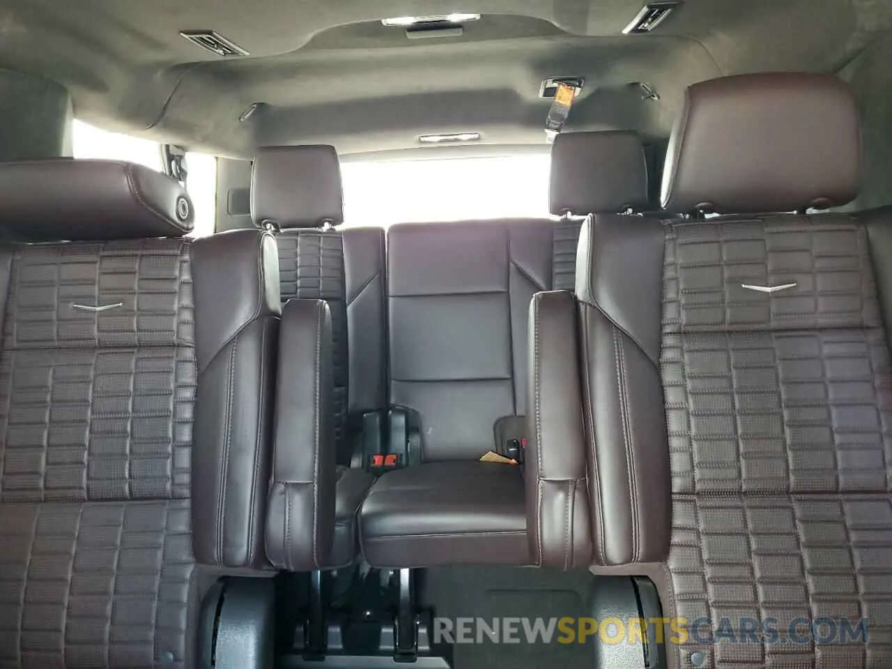 10 Photograph of a damaged car 1GYS4MKL5MR384302 CADILLAC ESCALADE 2021