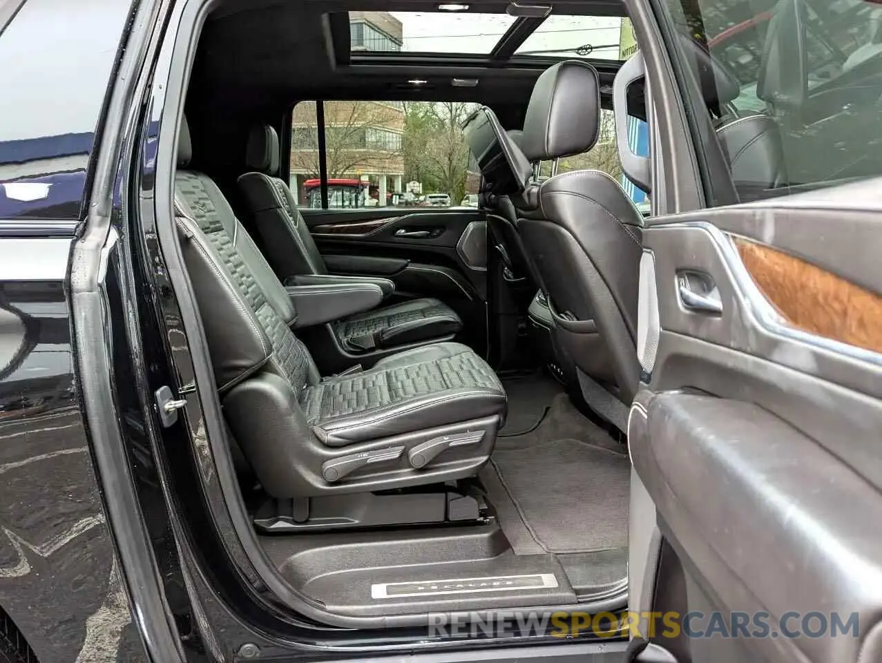 6 Photograph of a damaged car 1GYS4RKL8MR1561XX CADILLAC ESCALADE 2021