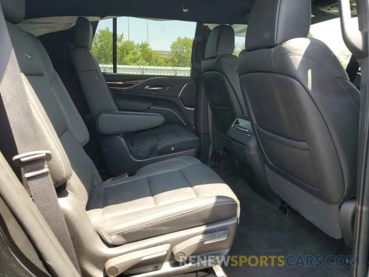 11 Photograph of a damaged car 1GYS3AKL9NR109941 CADILLAC ESCALADE 2022