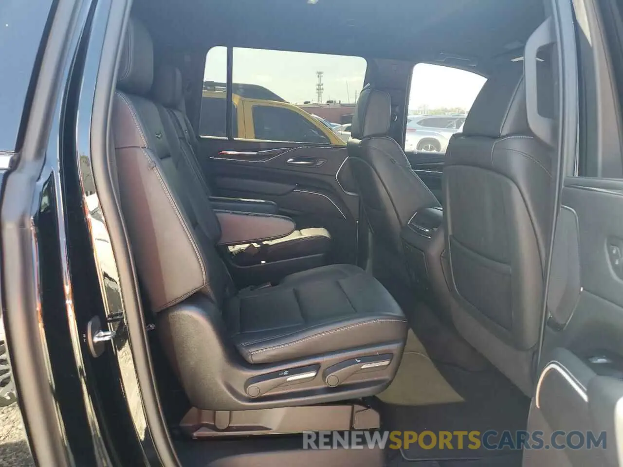 11 Photograph of a damaged car 1GYS3JKL6NR285099 CADILLAC ESCALADE 2022