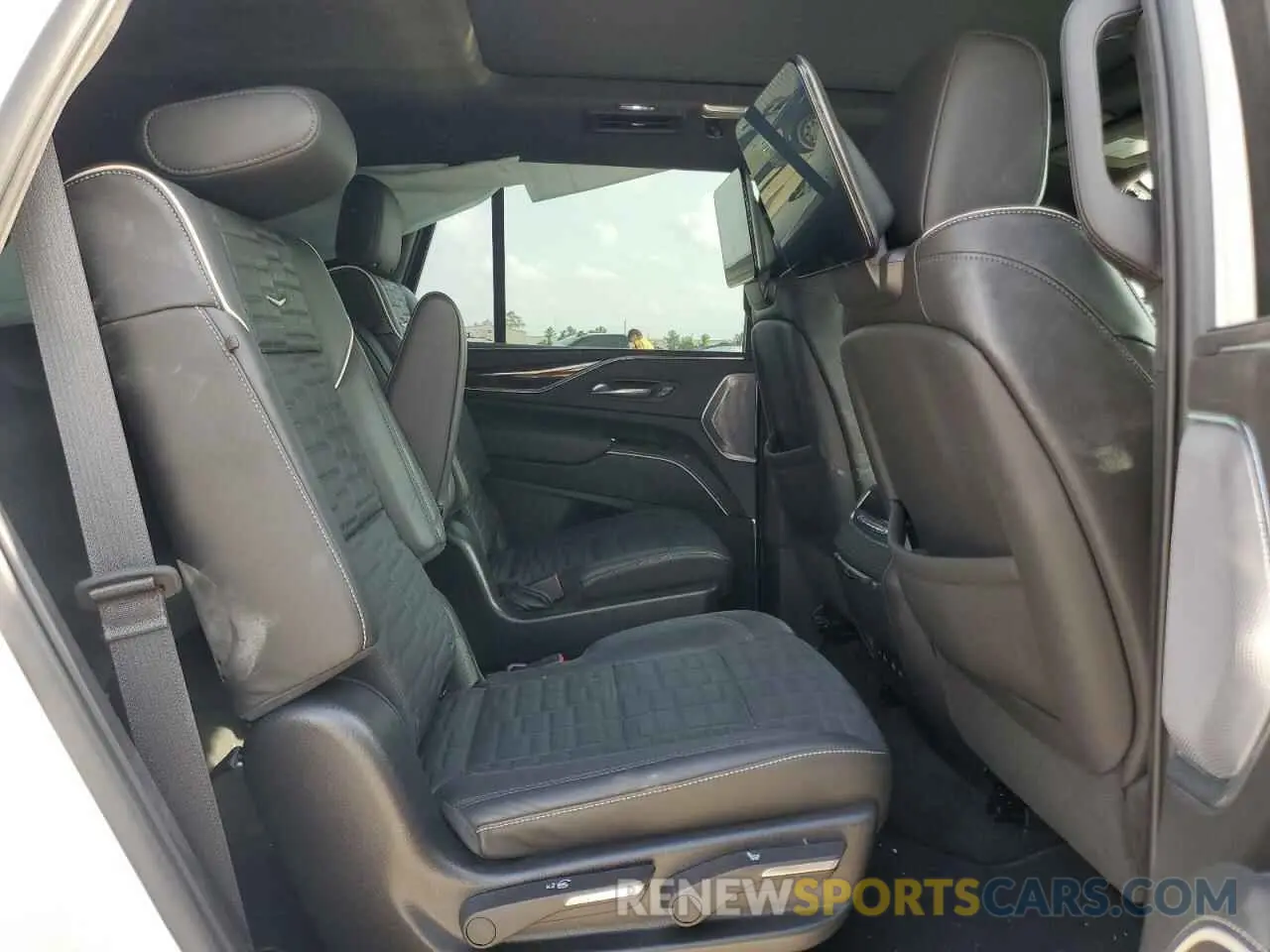 11 Photograph of a damaged car 1GYS4GKL1NR307140 CADILLAC ESCALADE 2022