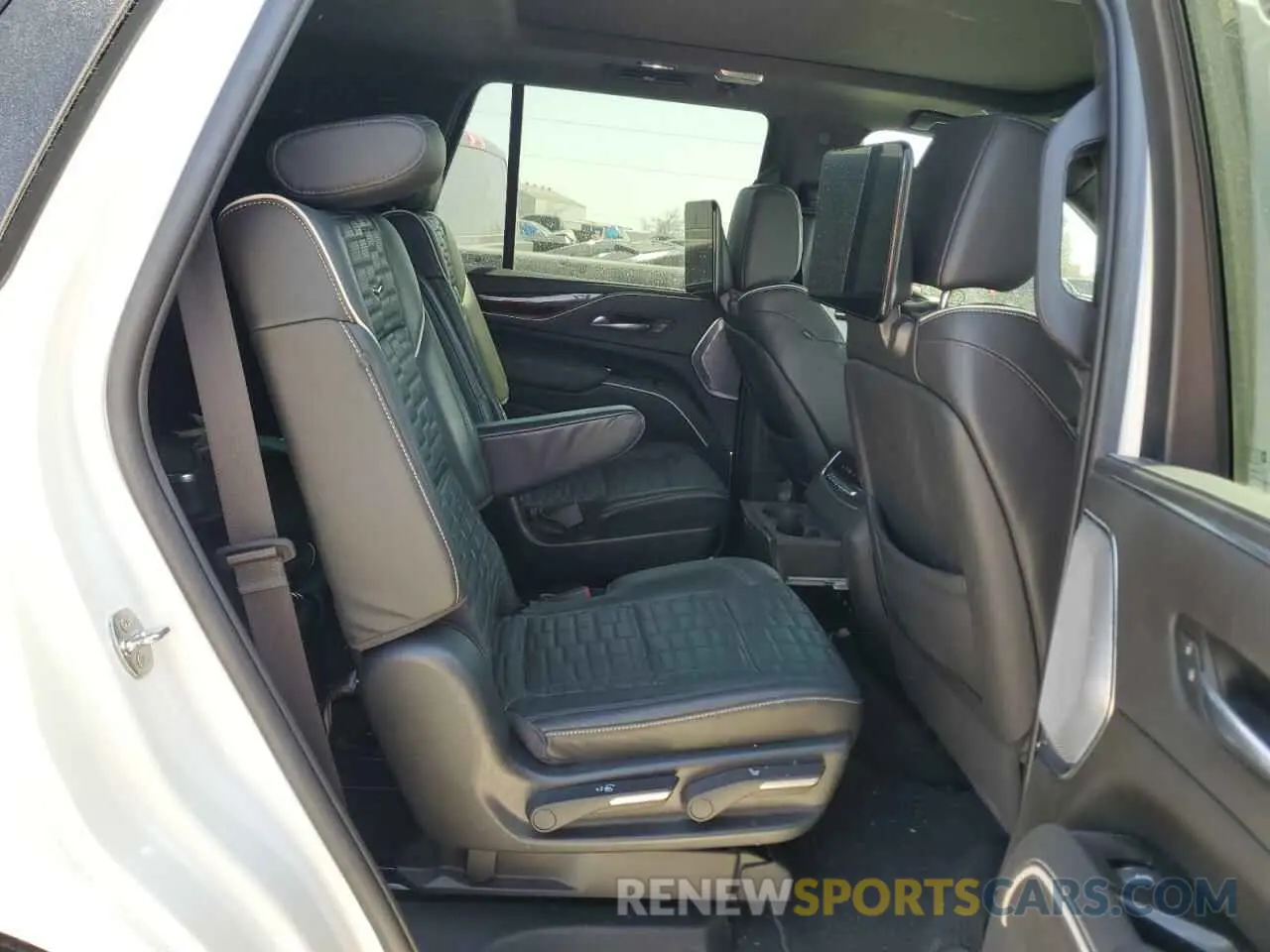 10 Photograph of a damaged car 1GYS4GKL5NR185026 CADILLAC ESCALADE 2022