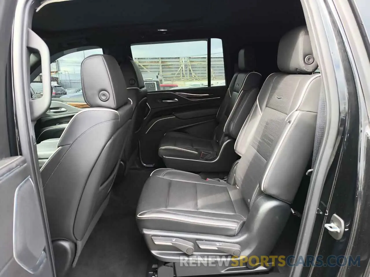 11 Photograph of a damaged car 1GYS4KKL2NR134764 CADILLAC ESCALADE 2022