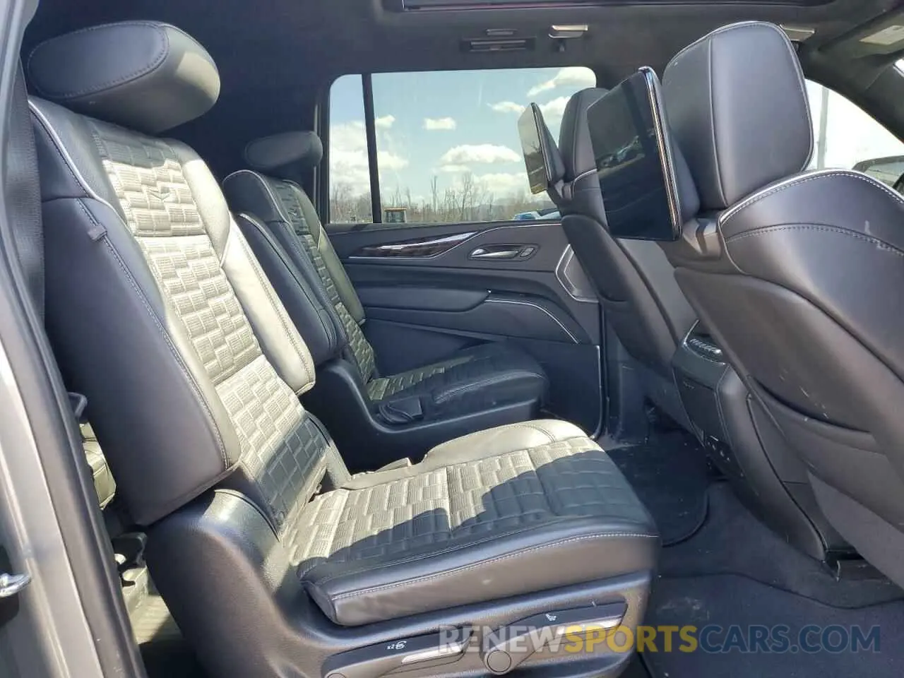 11 Photograph of a damaged car 1GYS4RKL2NR315923 CADILLAC ESCALADE 2022