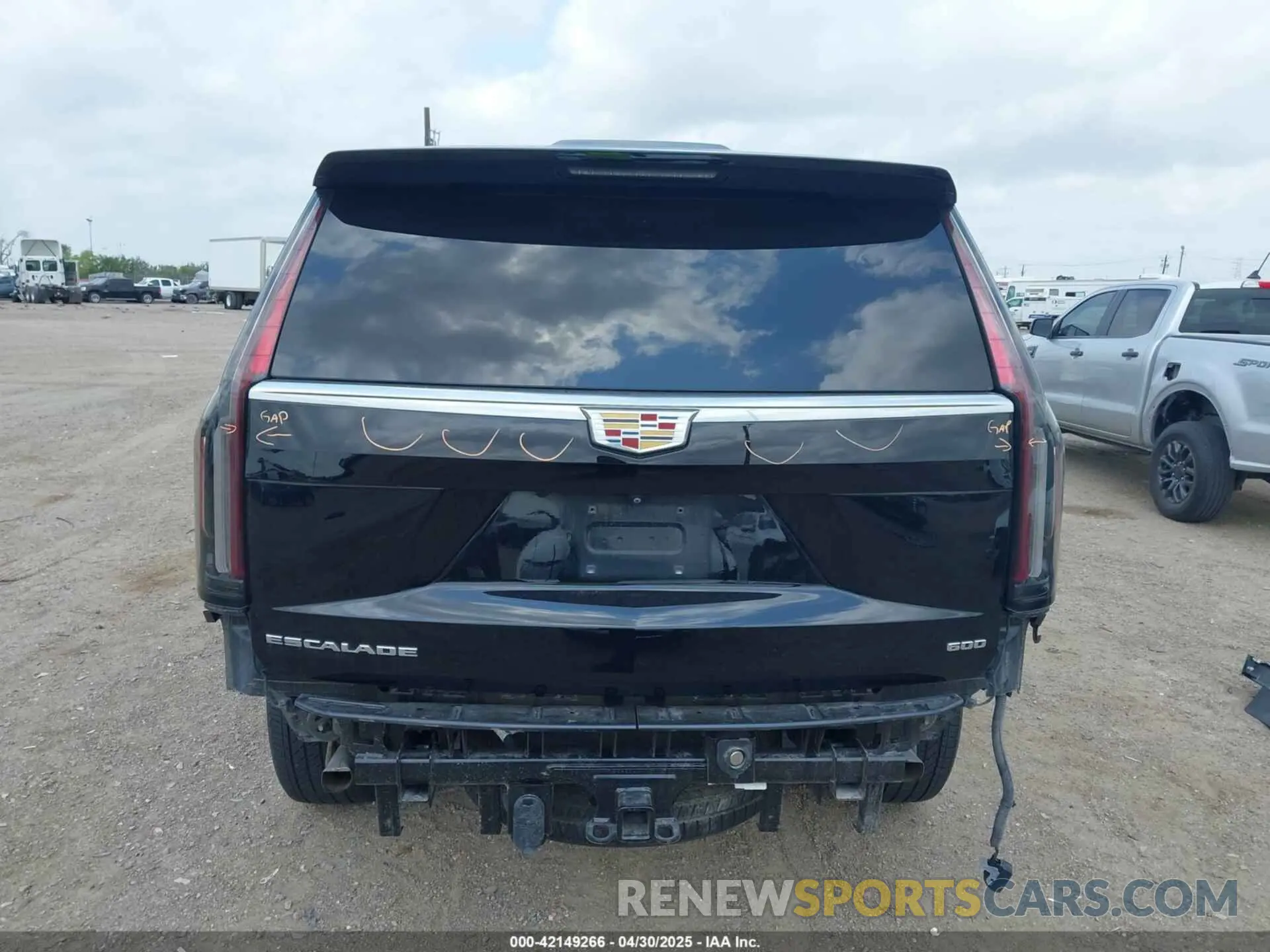 17 Photograph of a damaged car 1GYS3AKL1PR395285 CADILLAC ESCALADE 2023