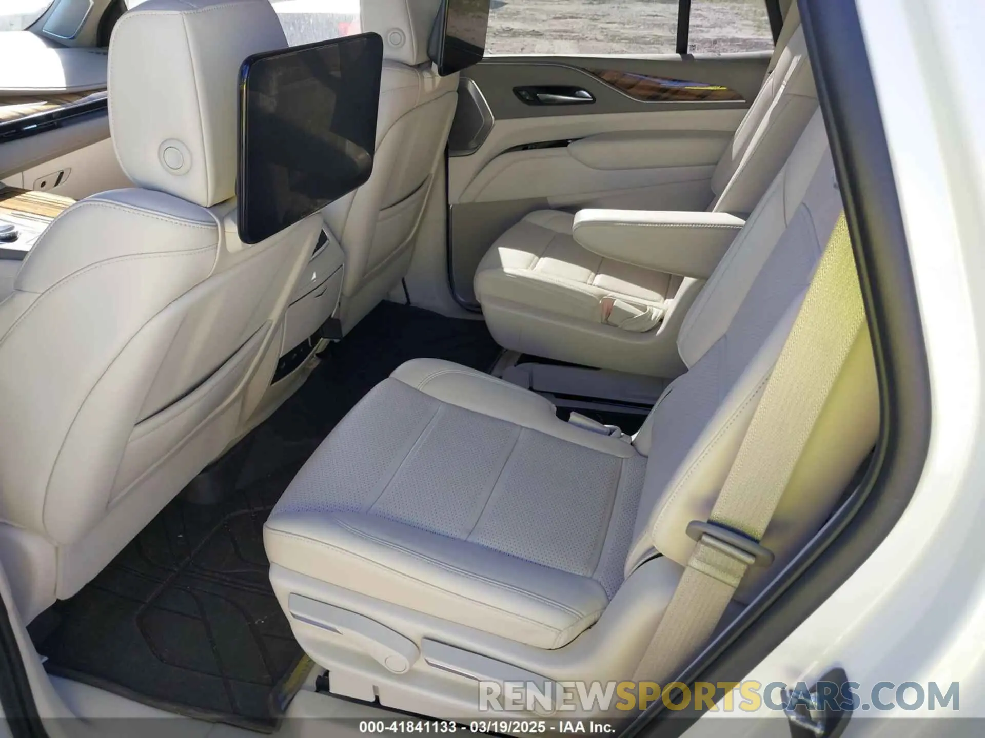 8 Photograph of a damaged car 1GYS3DKL9PR100029 CADILLAC ESCALADE 2023