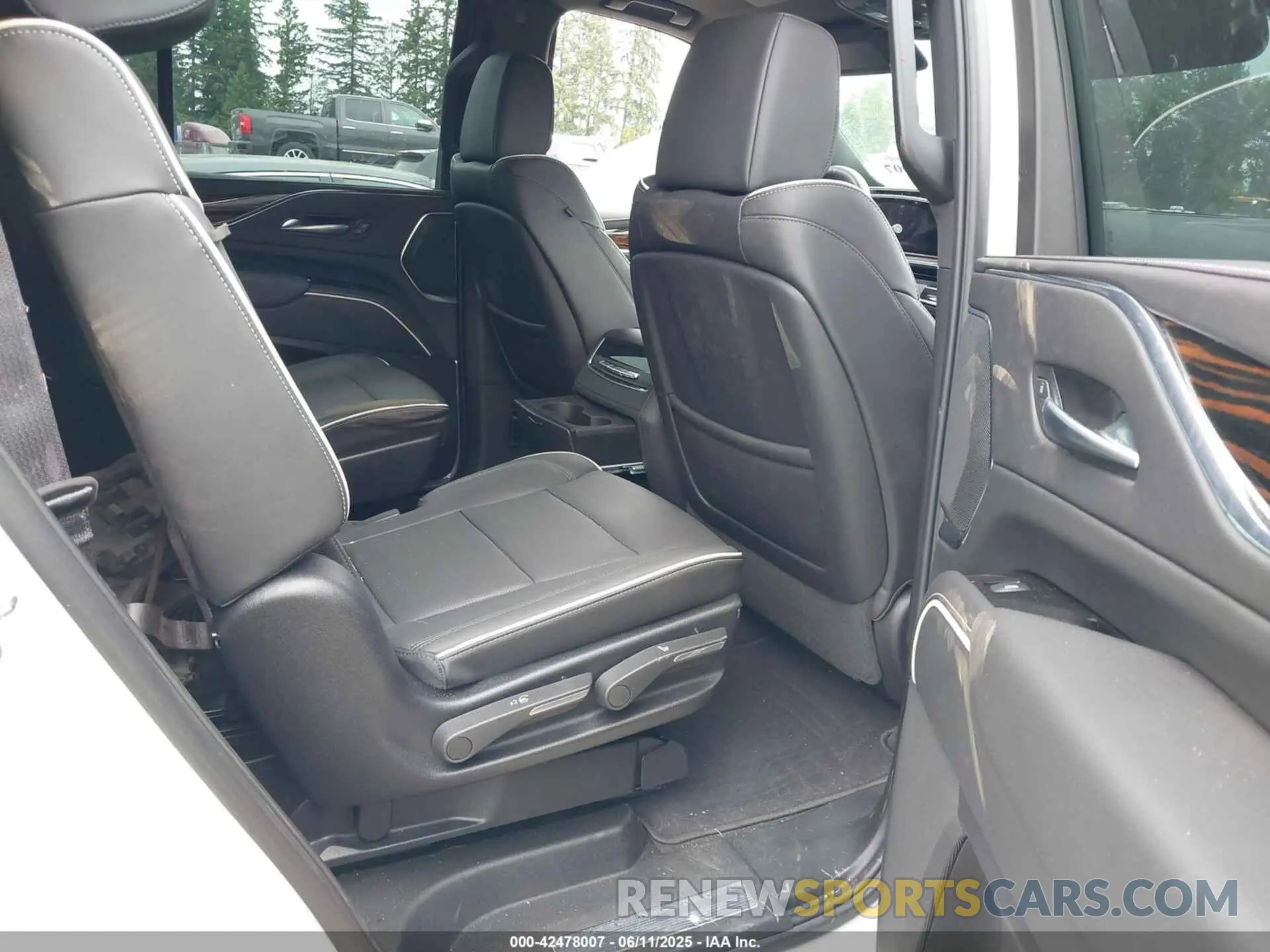 8 Photograph of a damaged car 1GYS4BKT3PR525151 CADILLAC ESCALADE 2023