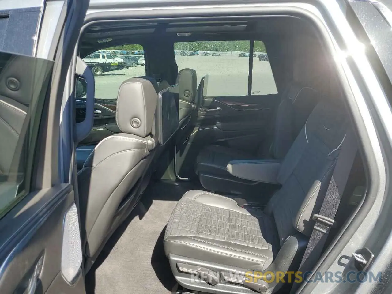 11 Photograph of a damaged car 1GYS4GKL3PR534493 CADILLAC ESCALADE 2023
