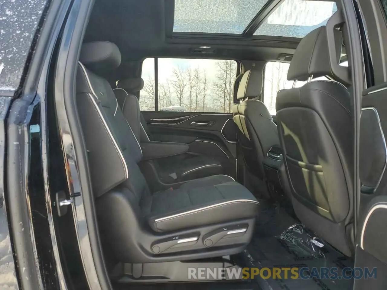 11 Photograph of a damaged car 1GYS4PKL2RR207196 CADILLAC ESCALADE 2024