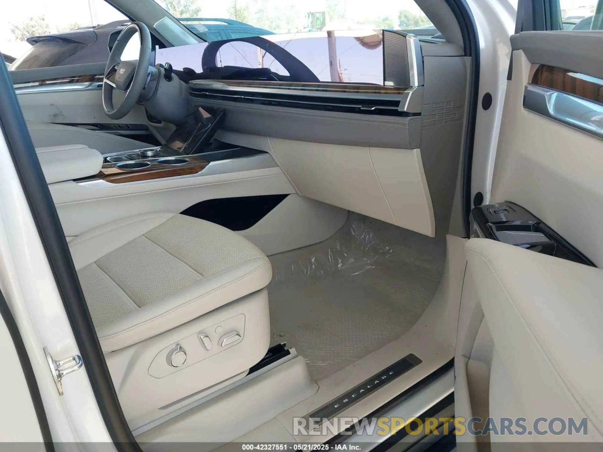 5 Photograph of a damaged car 1GYS9GRL5SR121703 CADILLAC ESCALADE 2025