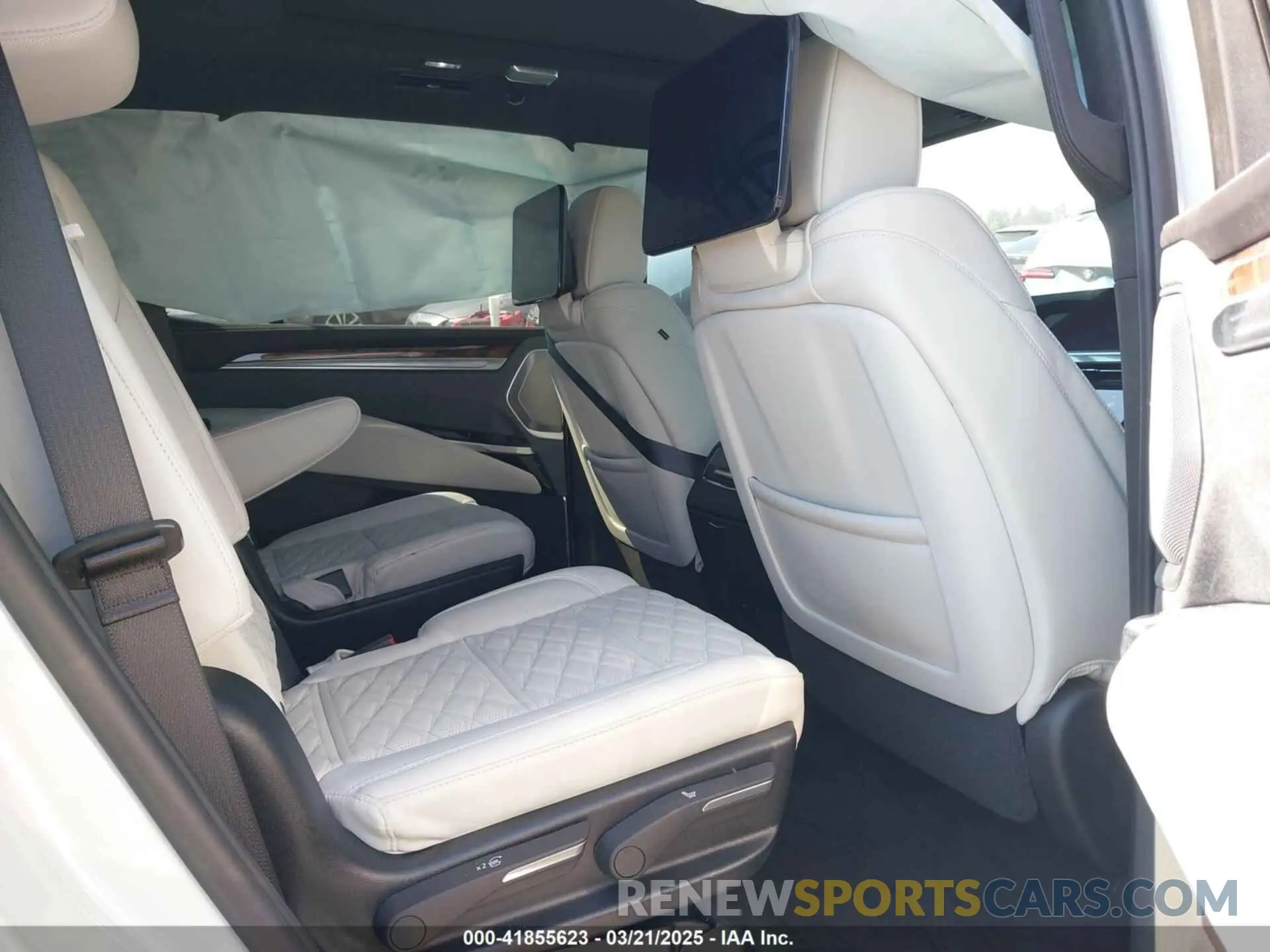 8 Photograph of a damaged car 1GYS9GRL7SR168408 CADILLAC ESCALADE 2025
