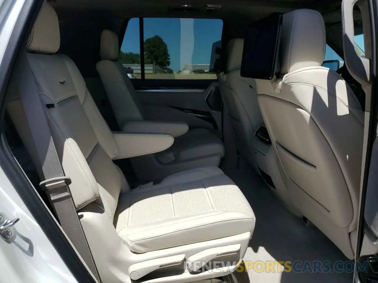 11 Photograph of a damaged car 1GYS9GRL7SR239431 CADILLAC ESCALADE 2025