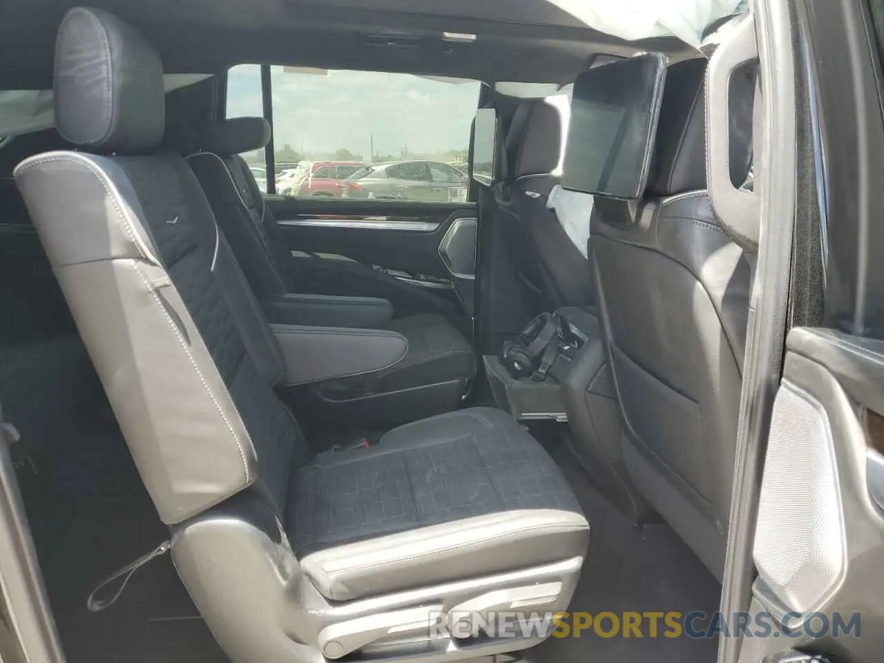 11 Photograph of a damaged car 1GYS9RRL1SR259928 CADILLAC ESCALADE 2025