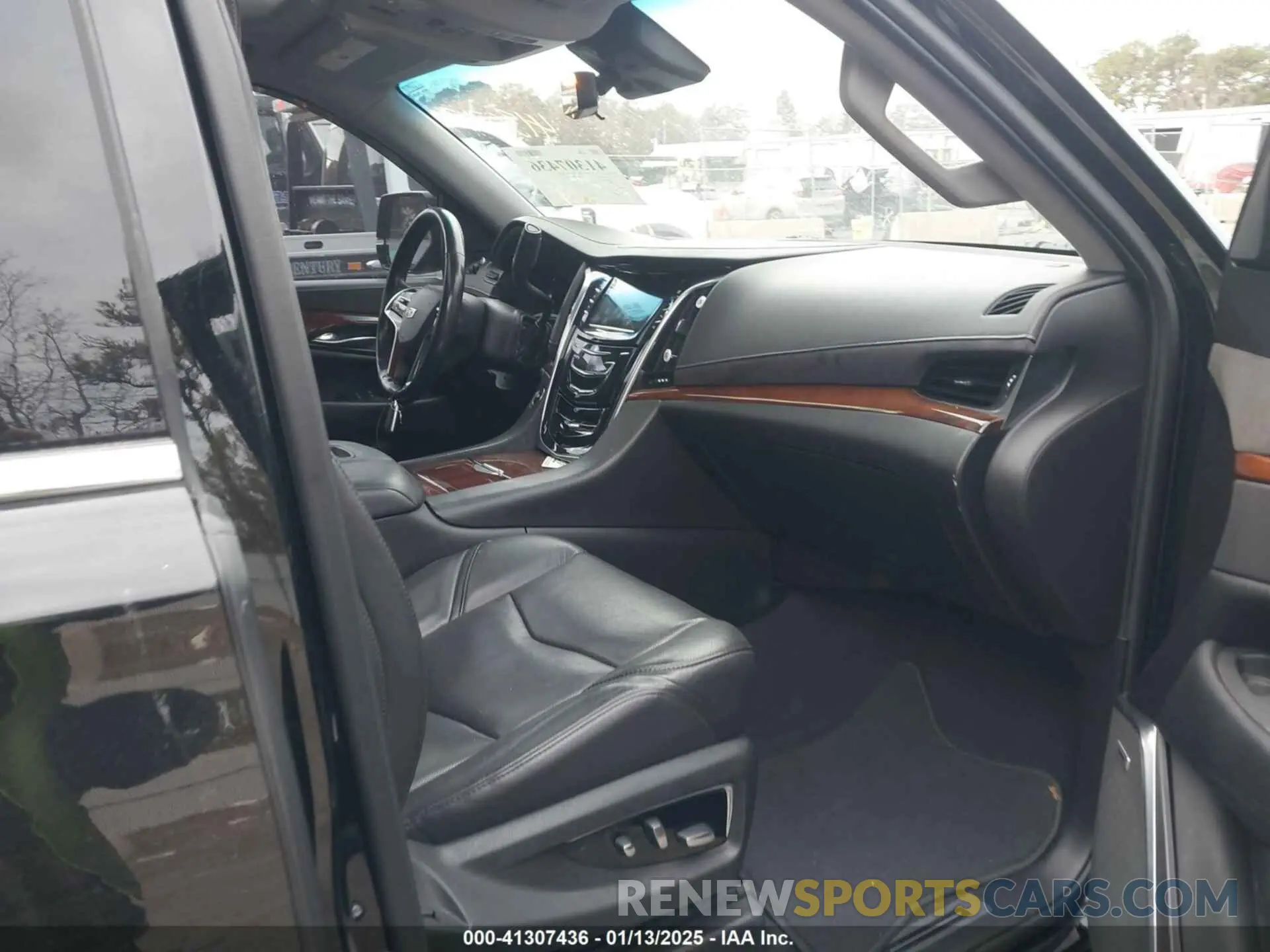 5 Photograph of a damaged car 1GYS4HKJ5KR113873 CADILLAC ESCALADE ESV 2019