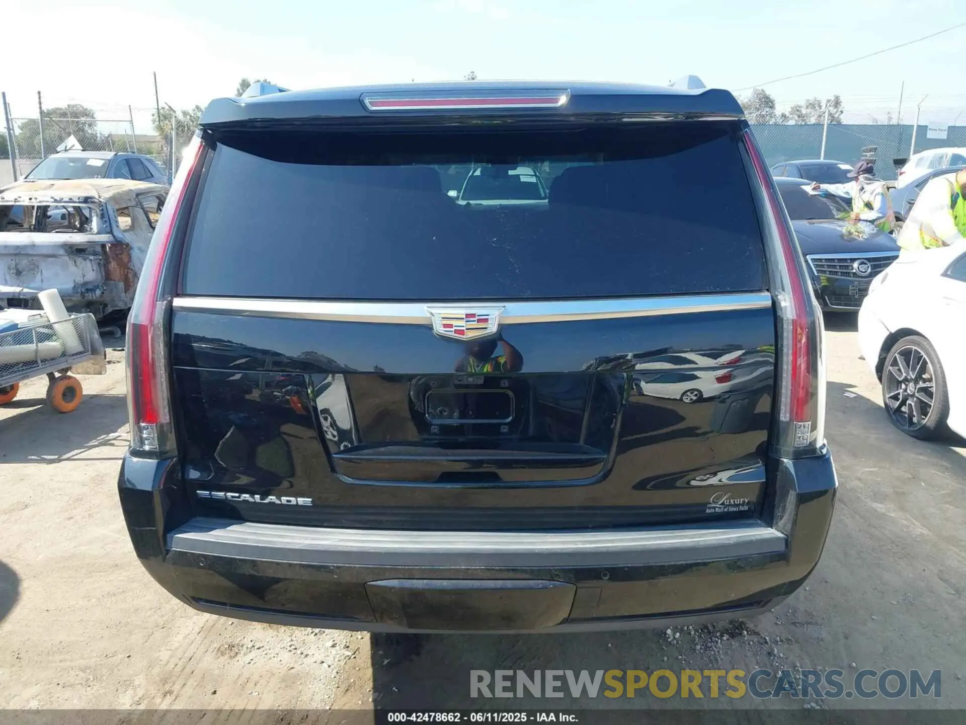 16 Photograph of a damaged car 1GYS4HKJ9KR185367 CADILLAC ESCALADE ESV 2019