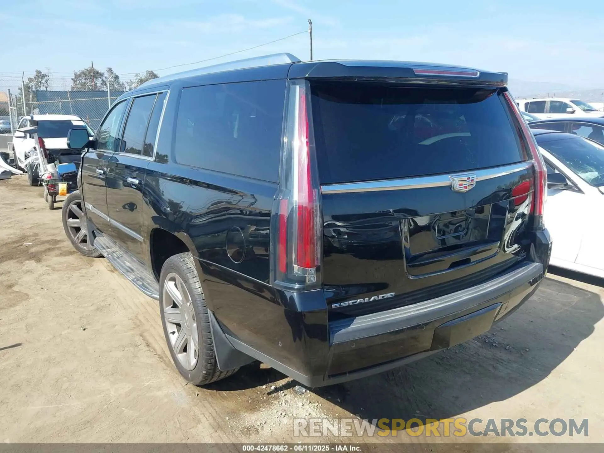 3 Photograph of a damaged car 1GYS4HKJ9KR185367 CADILLAC ESCALADE ESV 2019