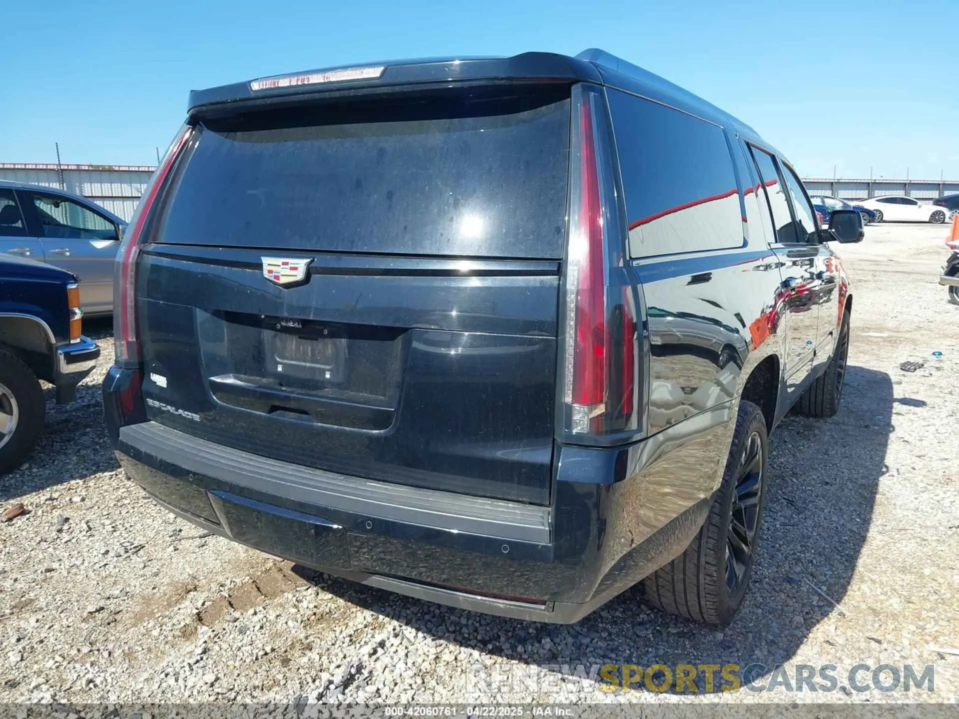 4 Photograph of a damaged car 1GYS4HKJXKR389014 CADILLAC ESCALADE ESV 2019