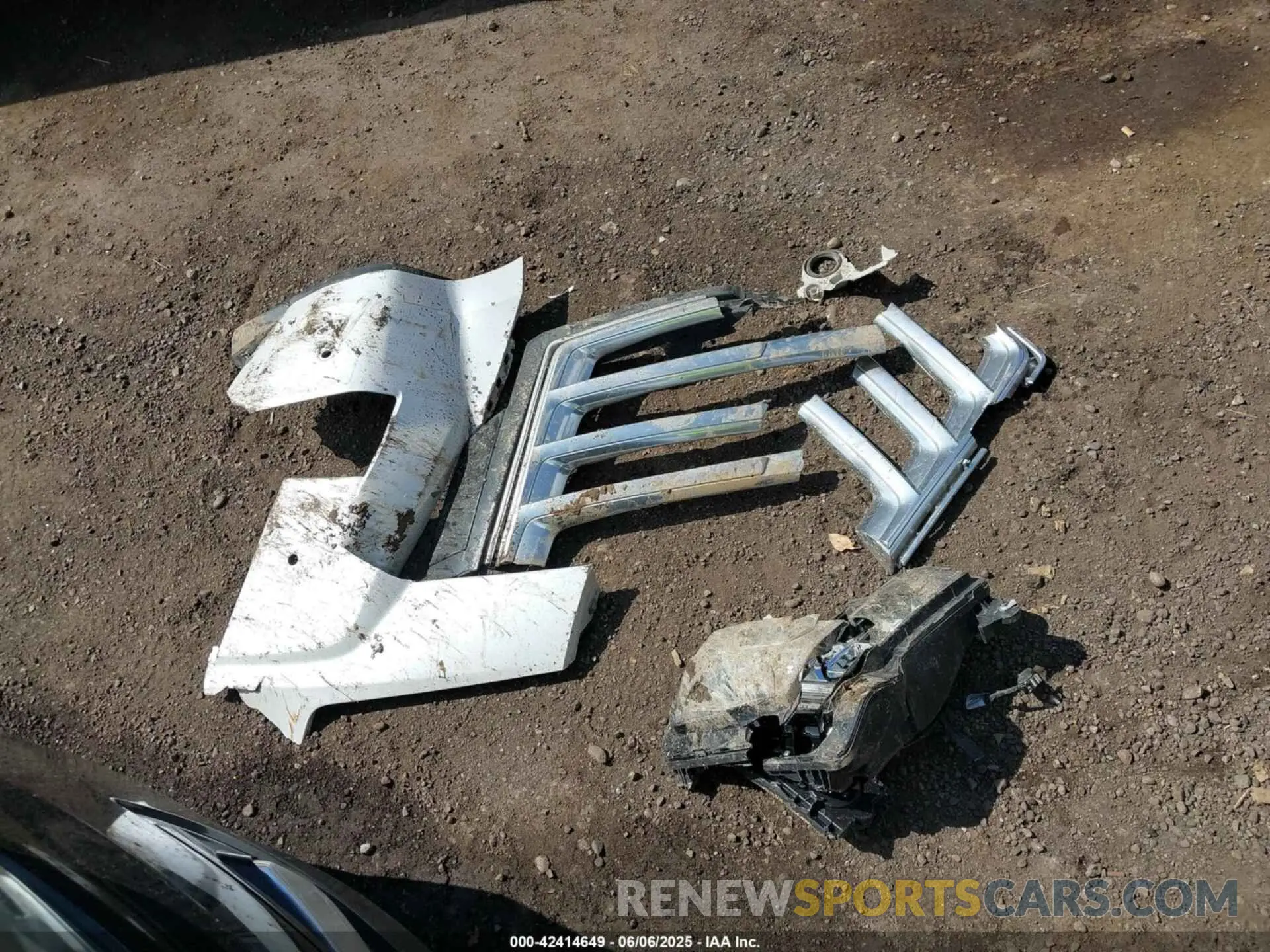 12 Photograph of a damaged car 1GYS4JKJ1KR104823 CADILLAC ESCALADE ESV 2019