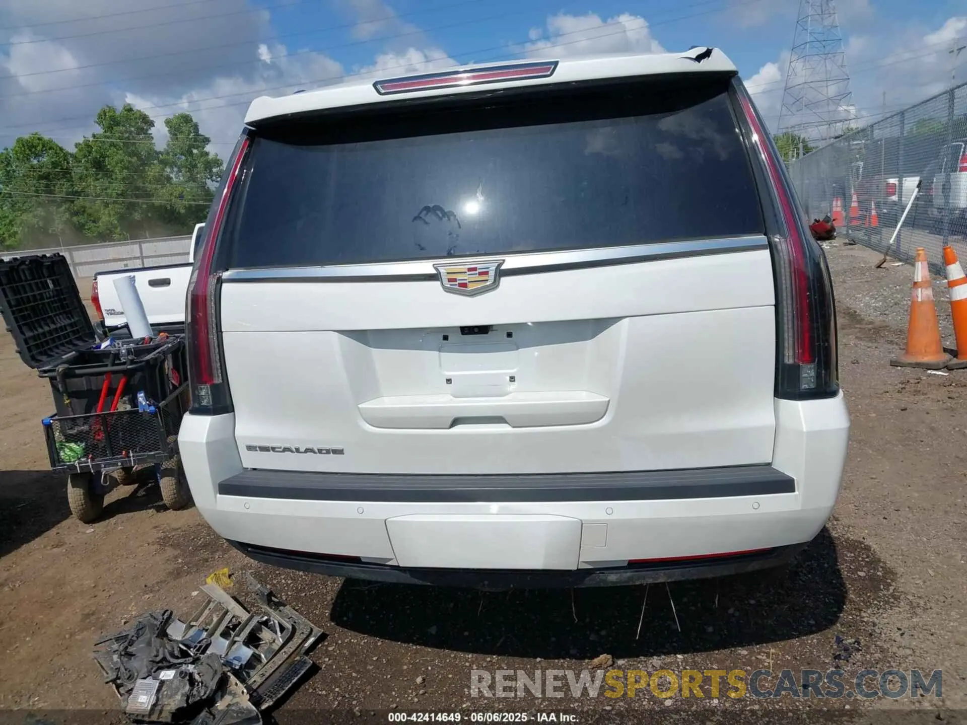 17 Photograph of a damaged car 1GYS4JKJ1KR104823 CADILLAC ESCALADE ESV 2019