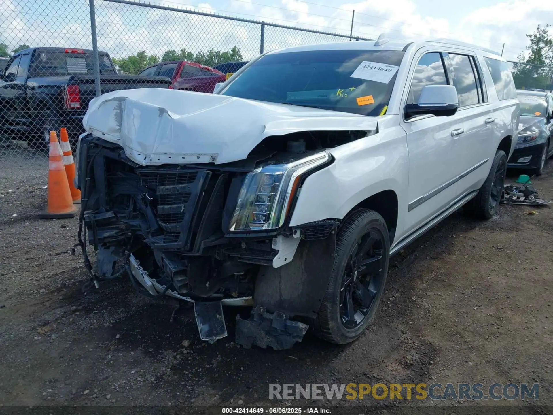 2 Photograph of a damaged car 1GYS4JKJ1KR104823 CADILLAC ESCALADE ESV 2019