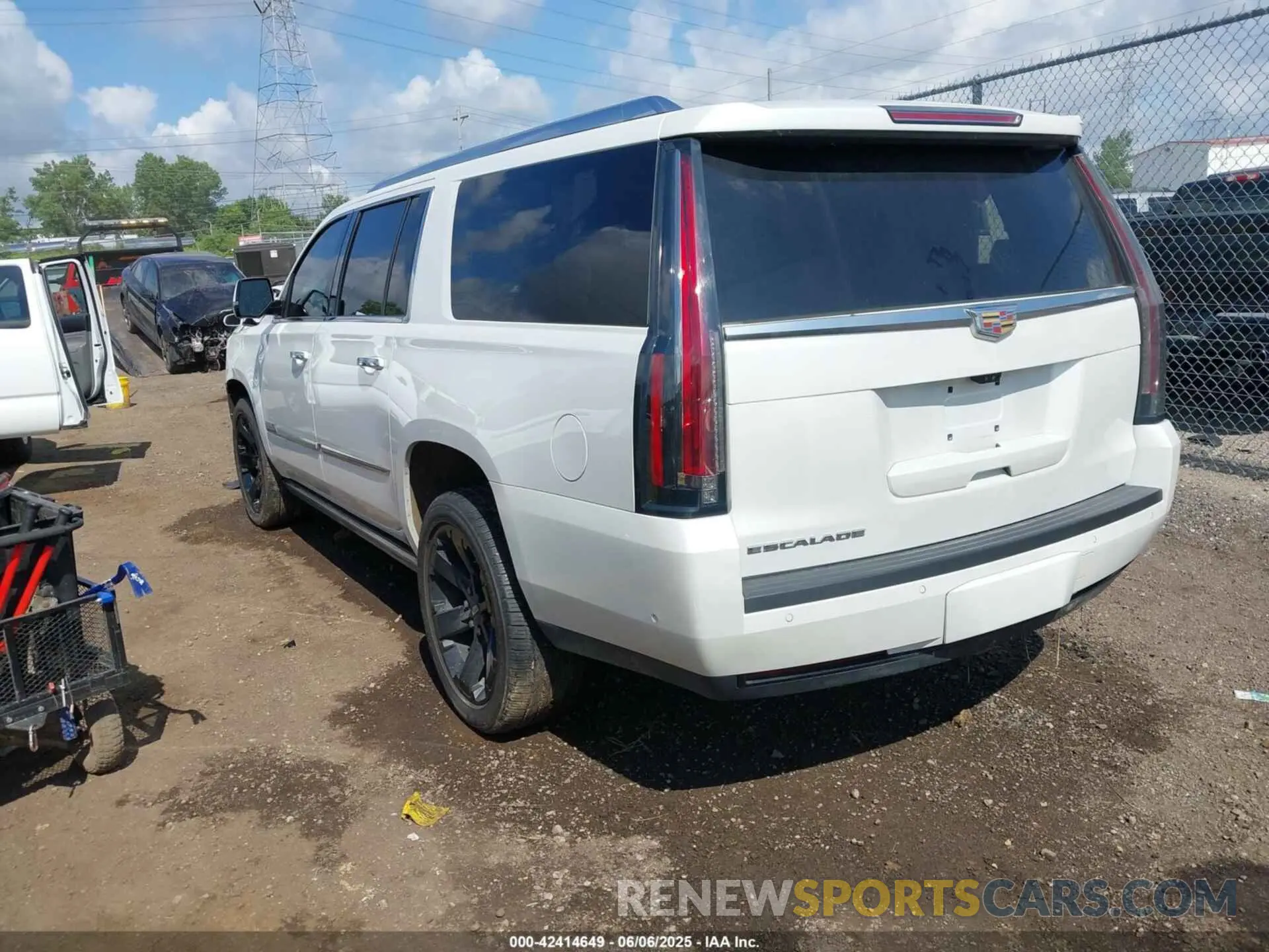 3 Photograph of a damaged car 1GYS4JKJ1KR104823 CADILLAC ESCALADE ESV 2019