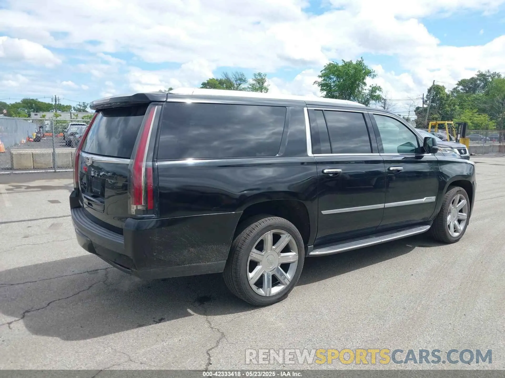 4 Photograph of a damaged car 1GYS3HKJ2LR183819 CADILLAC ESCALADE ESV 2020