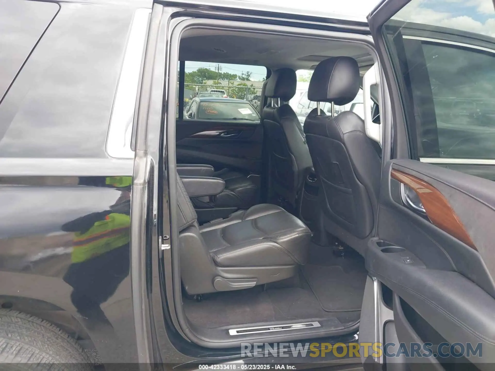 8 Photograph of a damaged car 1GYS3HKJ2LR183819 CADILLAC ESCALADE ESV 2020